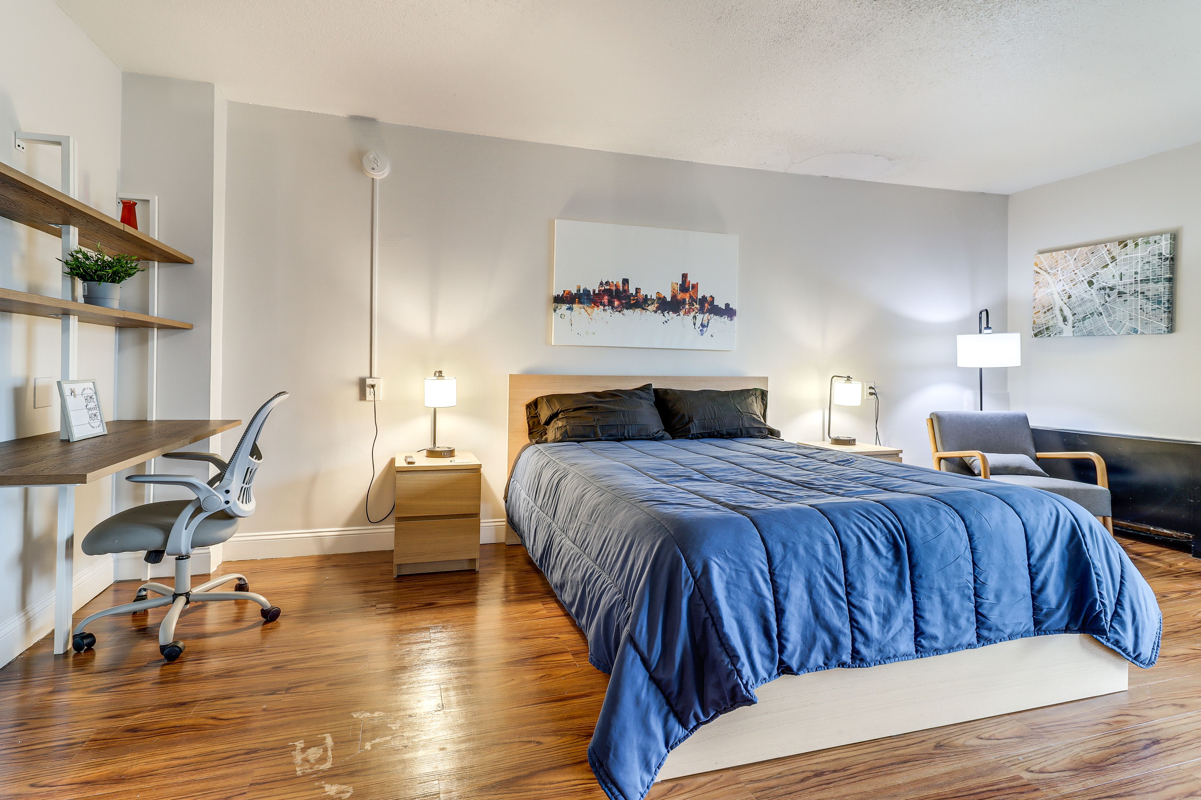 Studio | Queen Bed | Smart TV