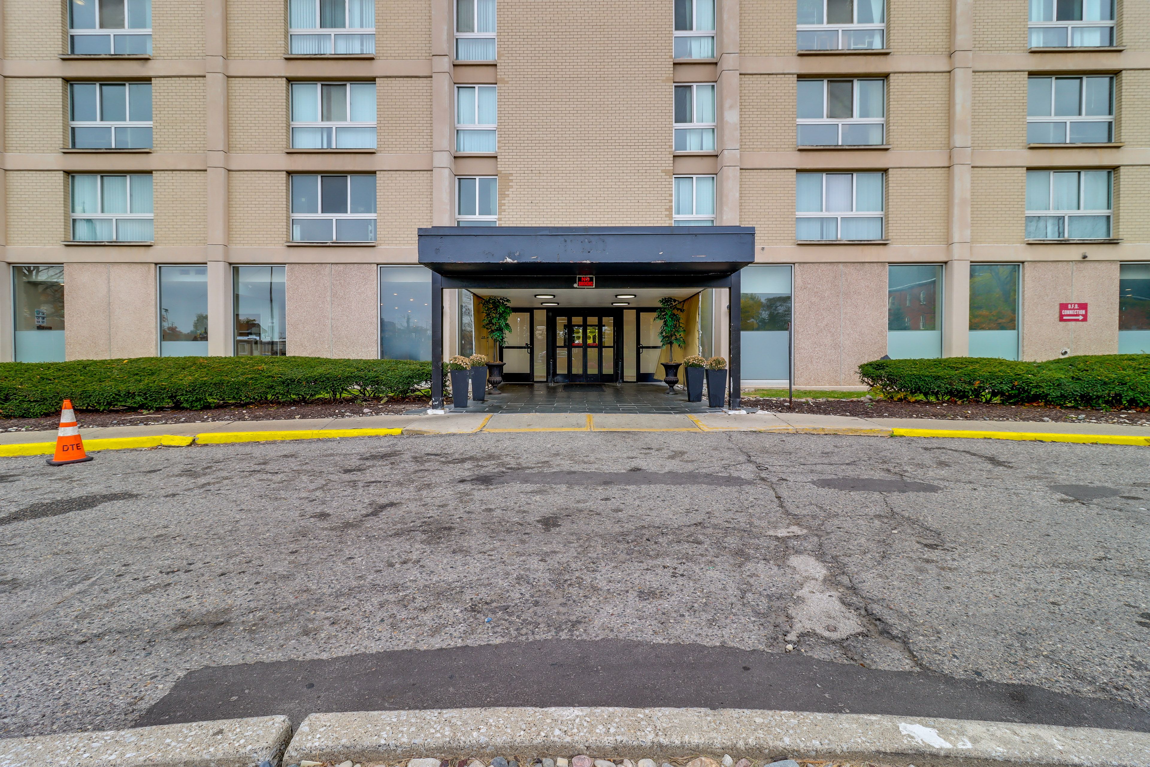 Property Exterior | Open Parking Lot (First-Come, First-Served)