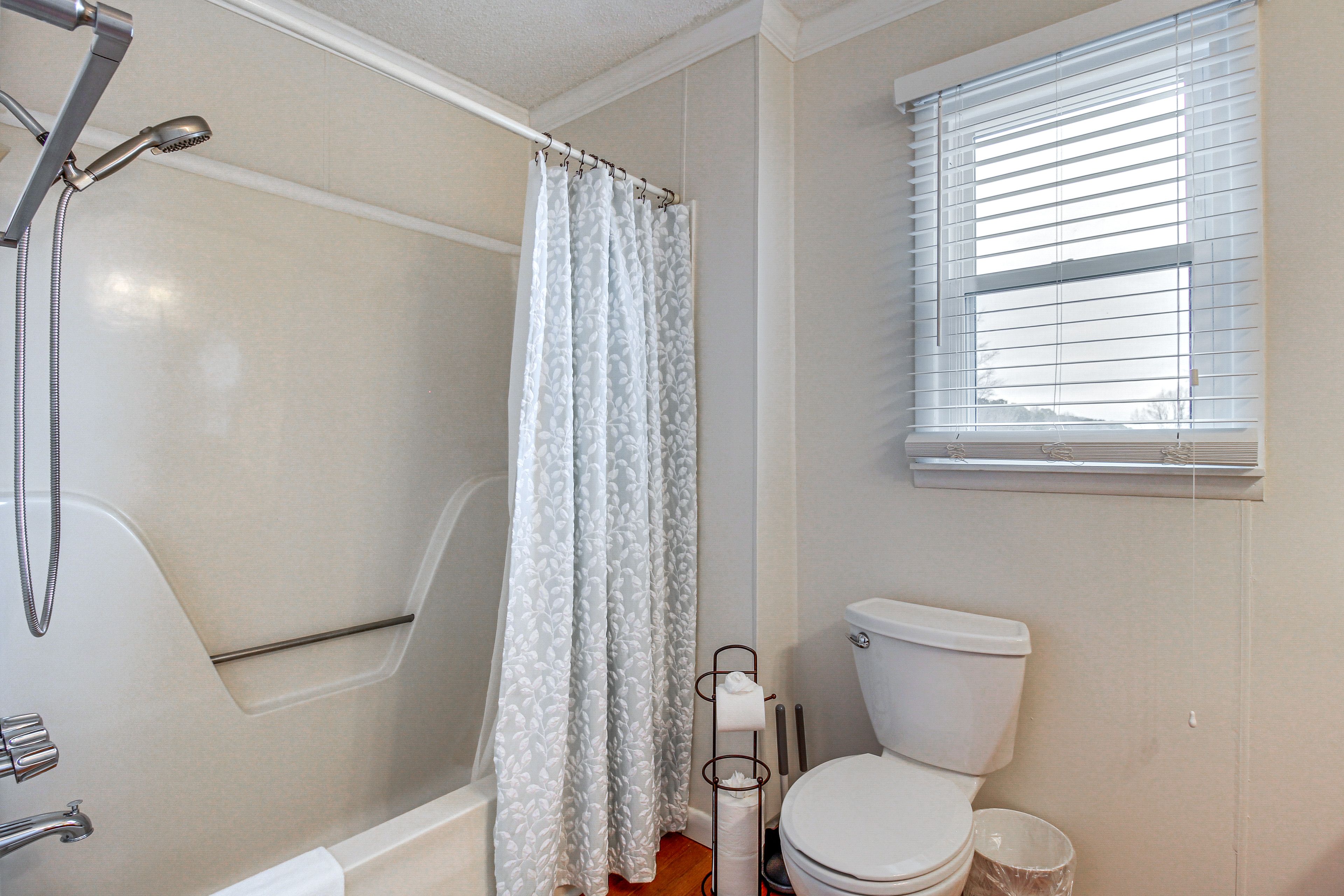 En-Suite Bathroom | Towels & Linens Provided