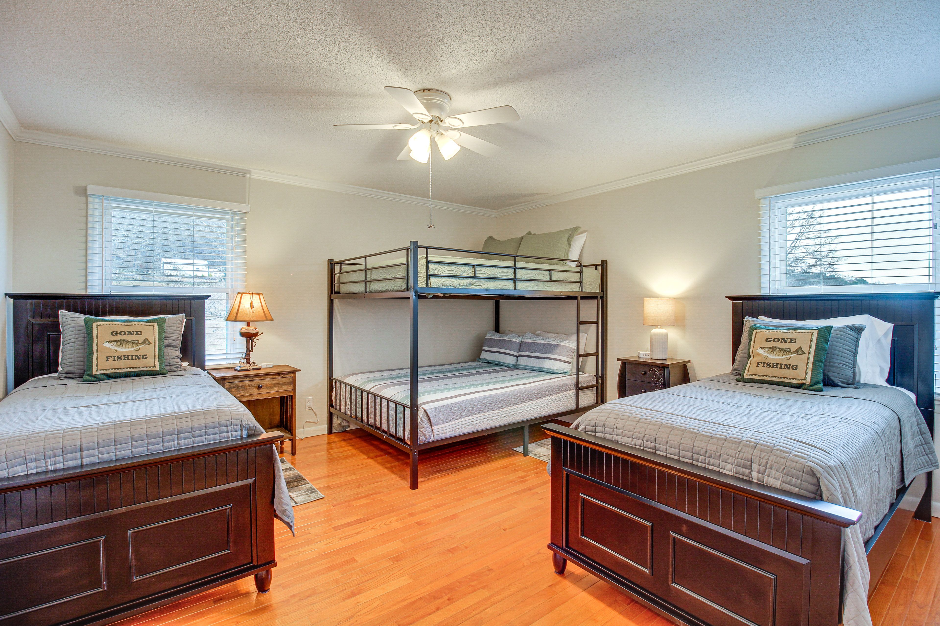 Bedroom 3 | Queen Bunk Bed | 2 Twin Beds