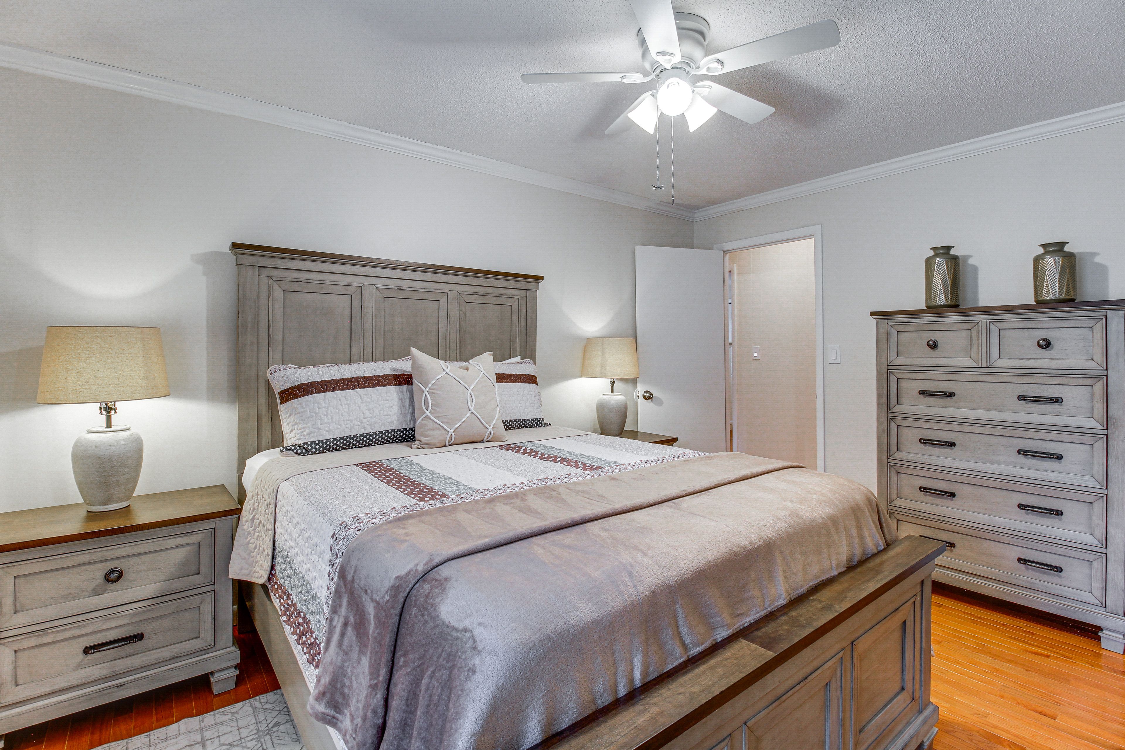 Bedroom 2 | Queen Bed