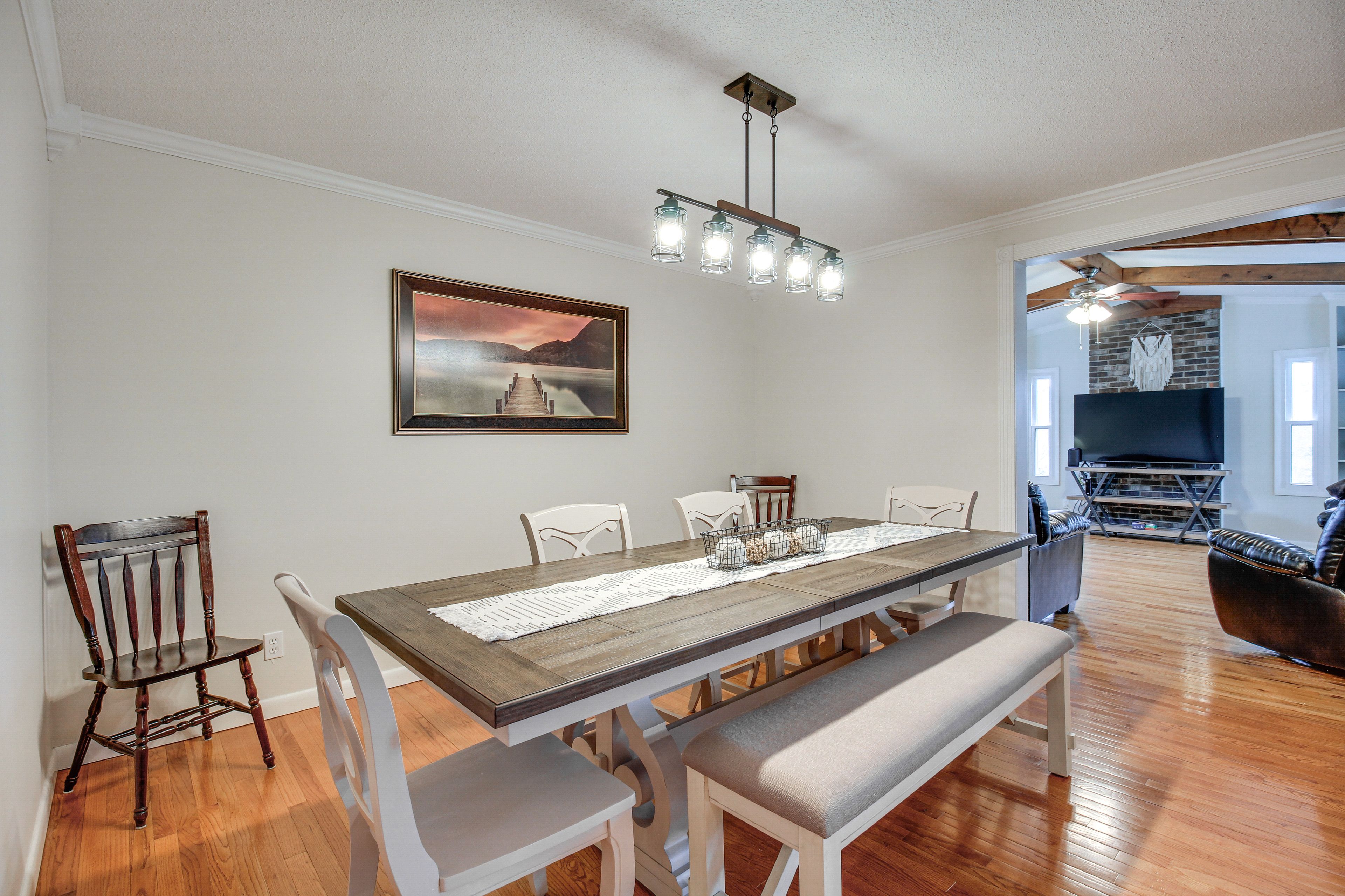 Dining Area | Dishes & Flatware Provided