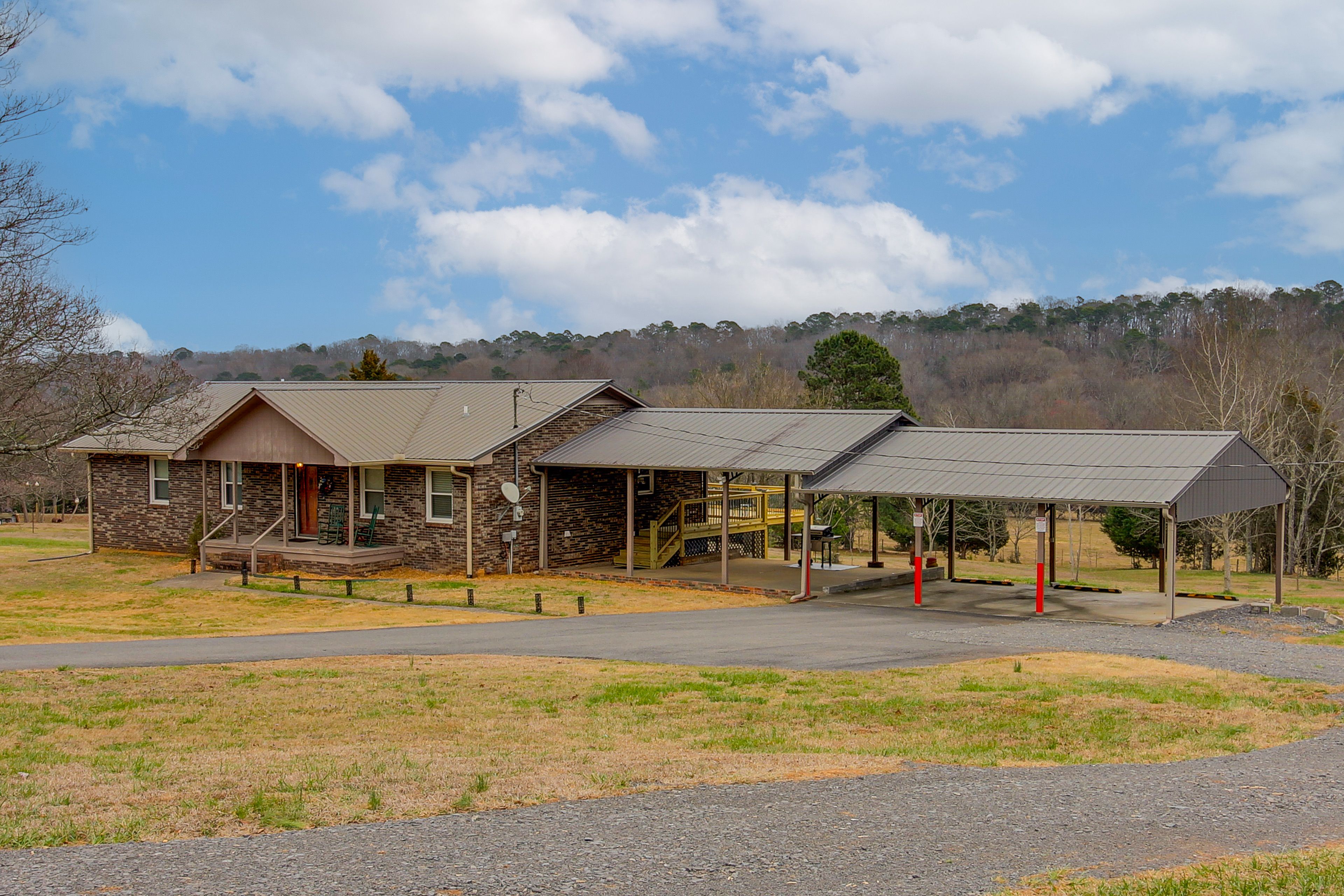 Parking | 3-Bay Carport w/ Boat Charging Plug-Ins | Driveway (6 Vehicles)