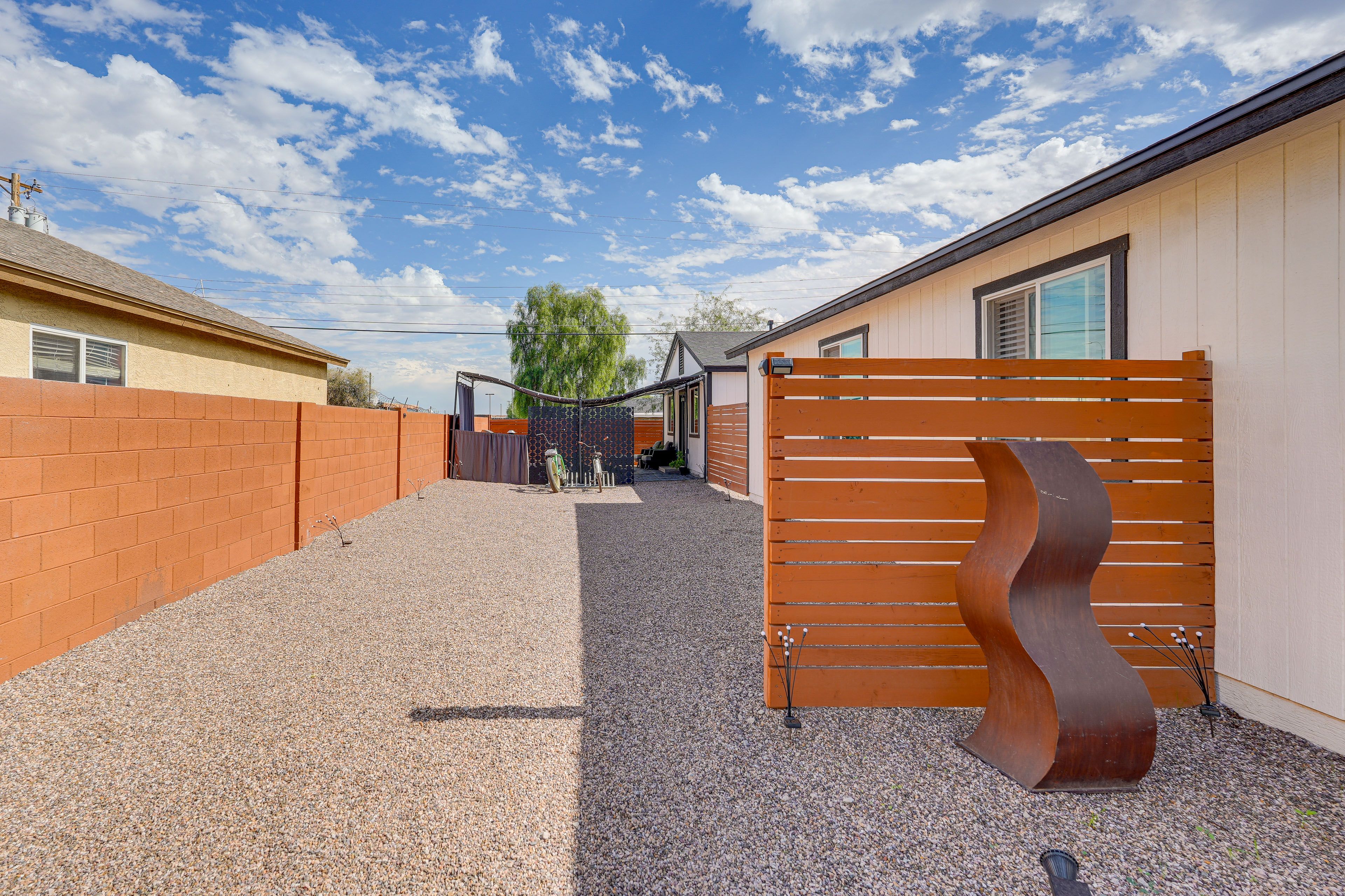 Parking | Gravel Driveway (2 Vehicles)