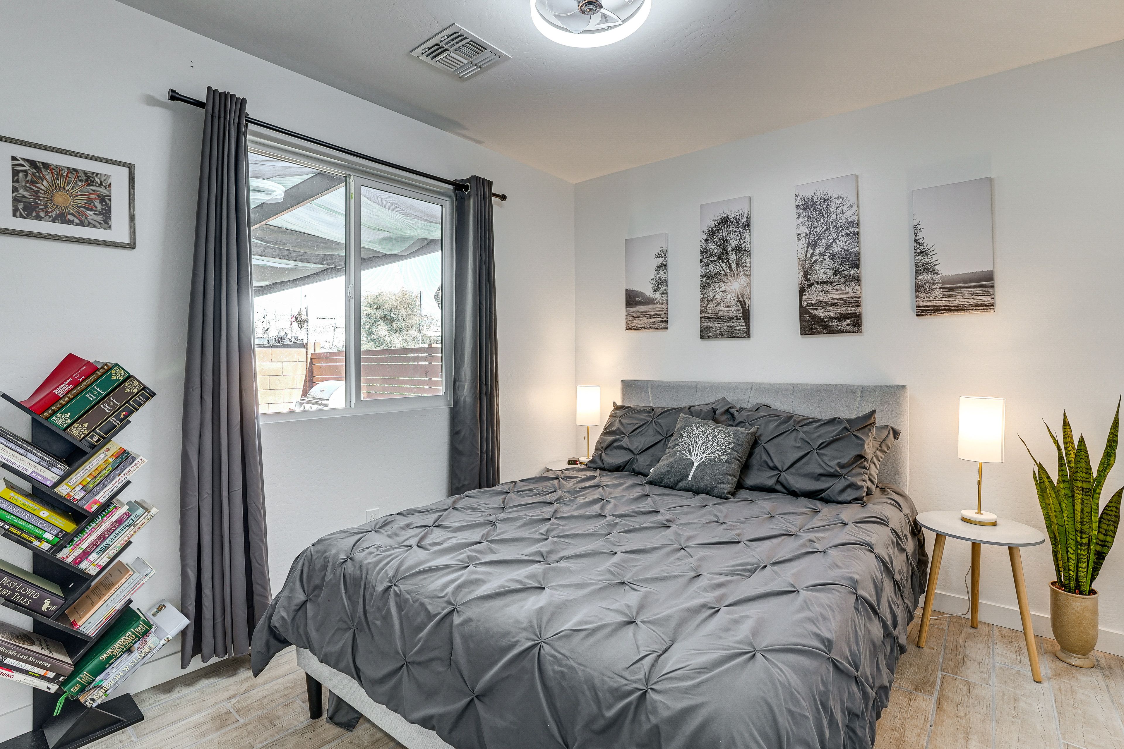 Bedroom 1 | Queen Bed