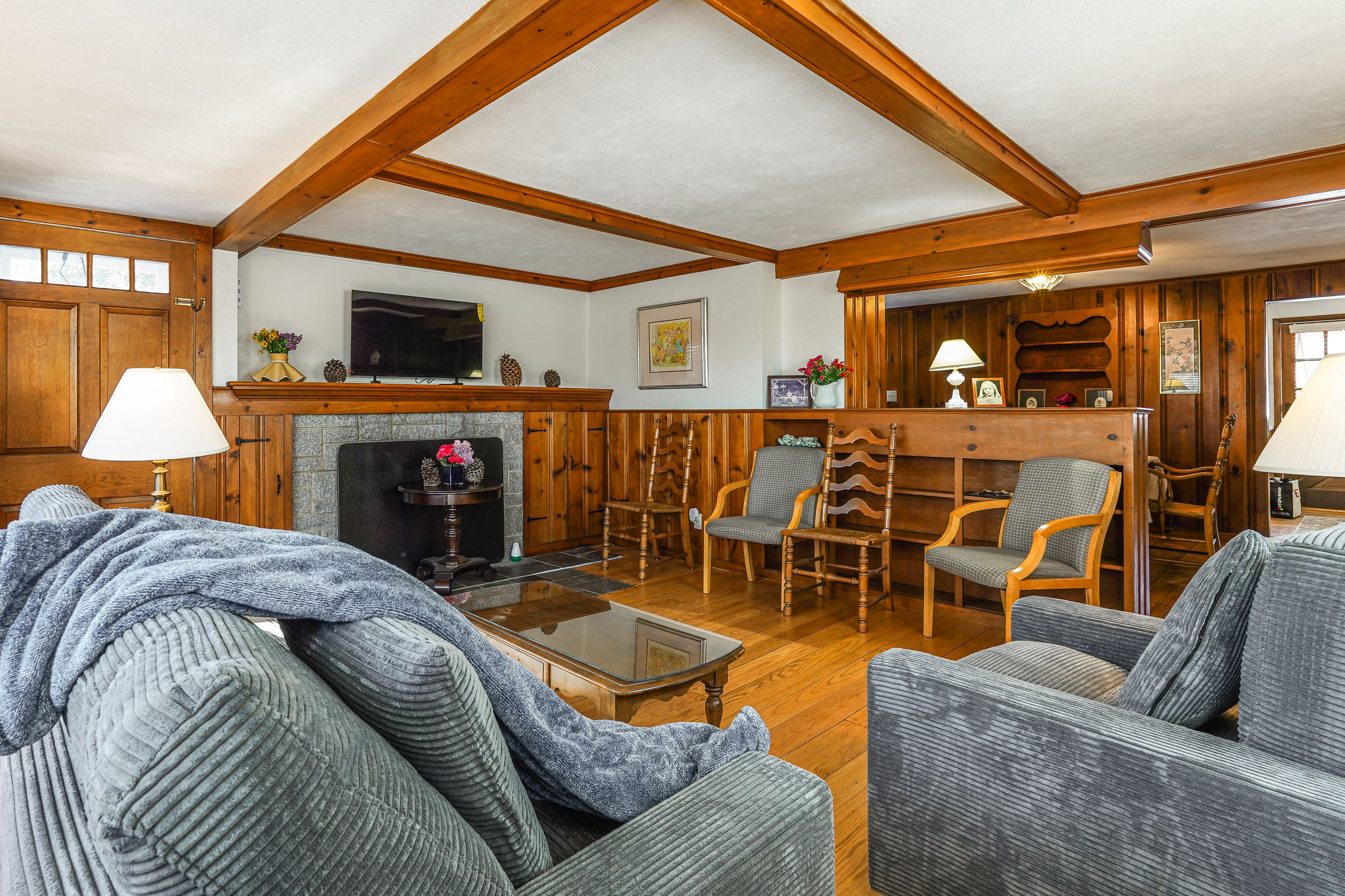 Living Room | Flat-Screen TV