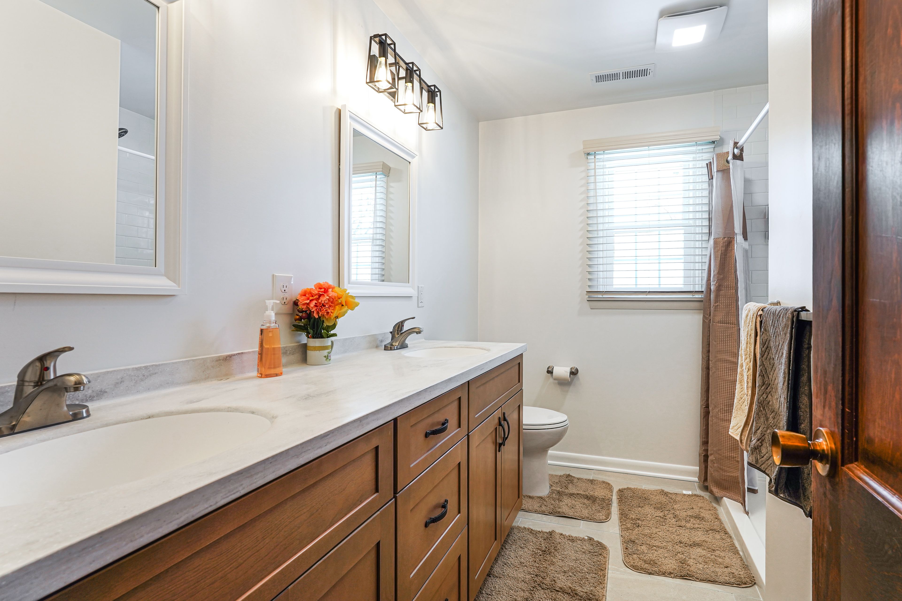 Bathroom | Shower | 1st Floor