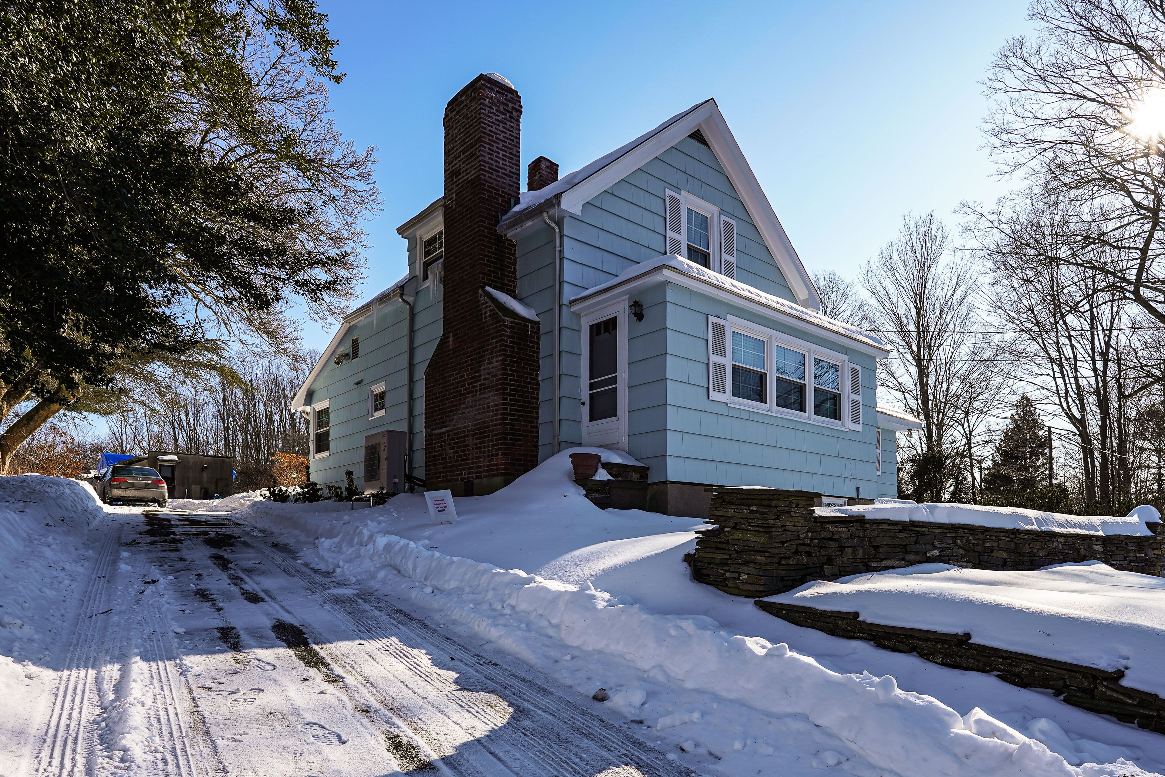 Parking | Parking Pad (3 Vehicles)