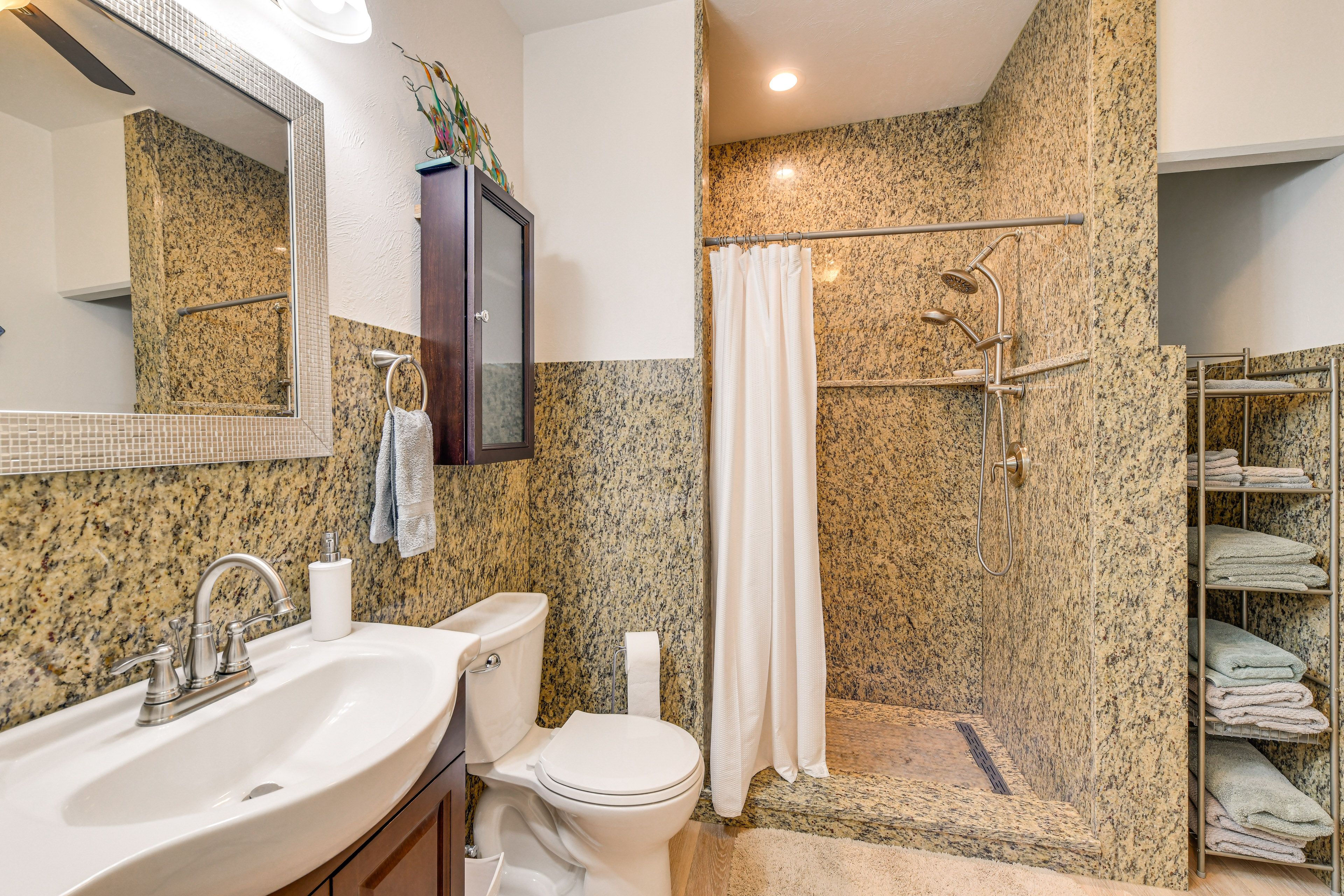 Full Bathroom | 1st Floor