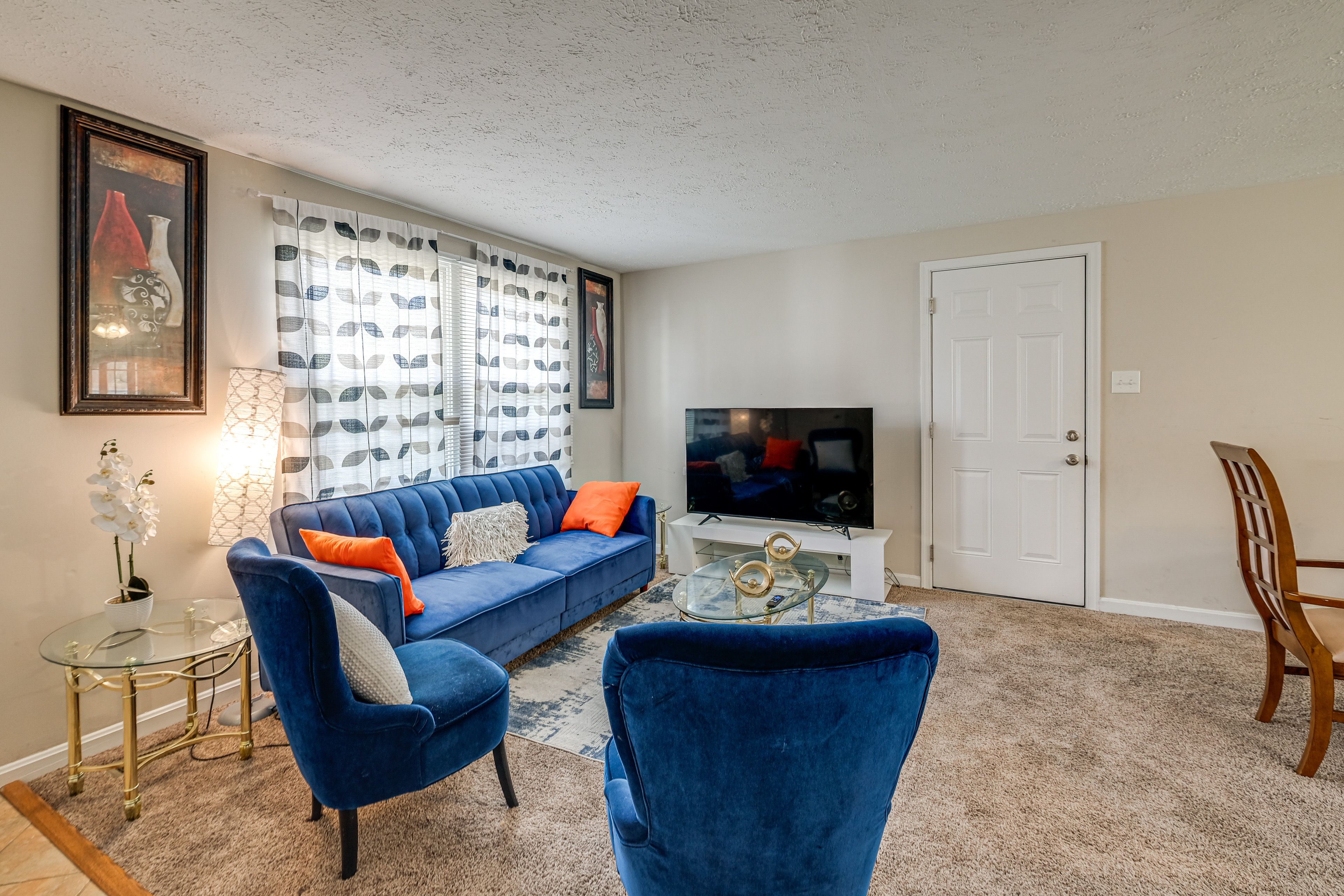 Living Room | Free WiFi | Central A/C & Heat | 1st Floor