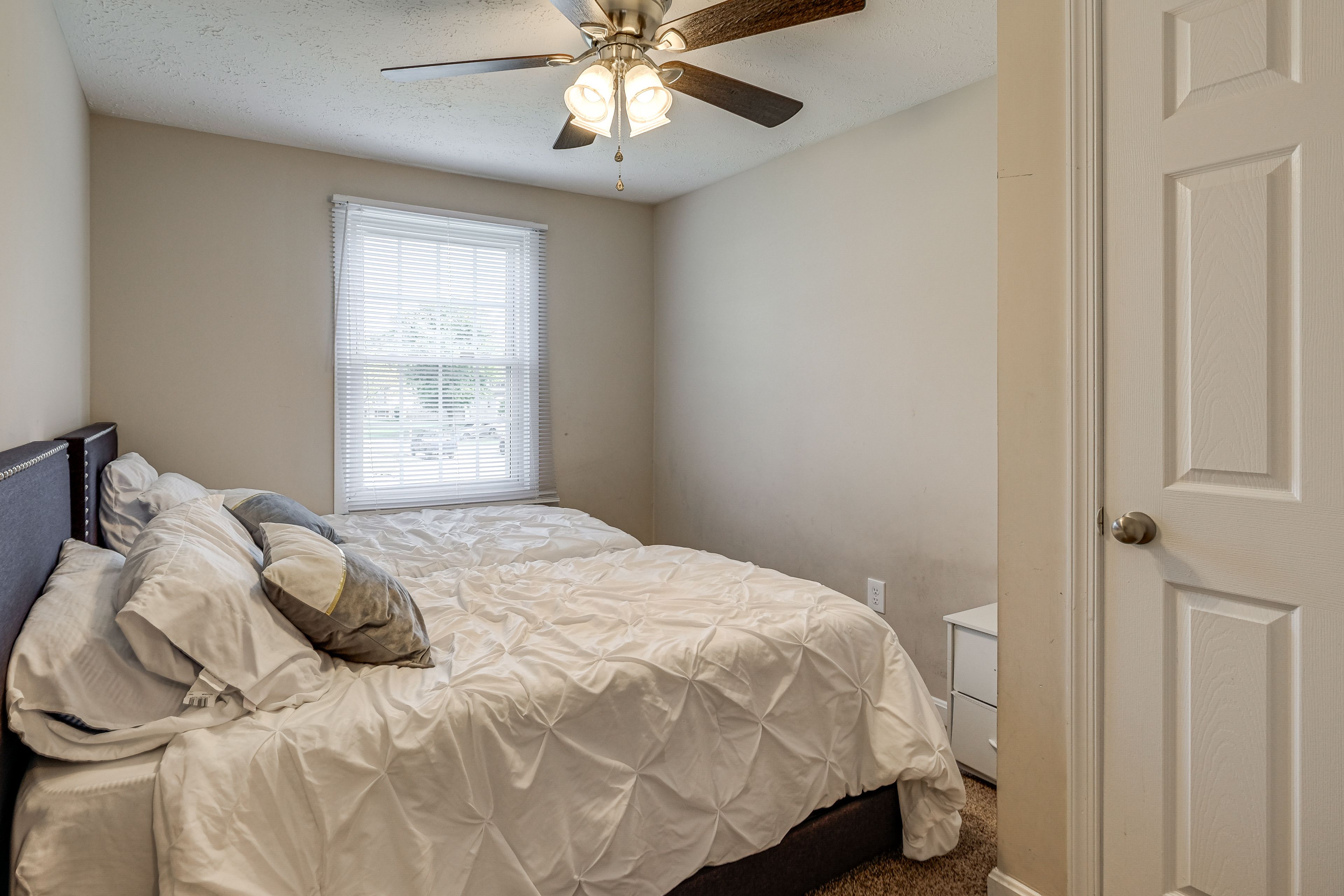 Bedroom 3 | 2 Twin Beds | 1st Floor