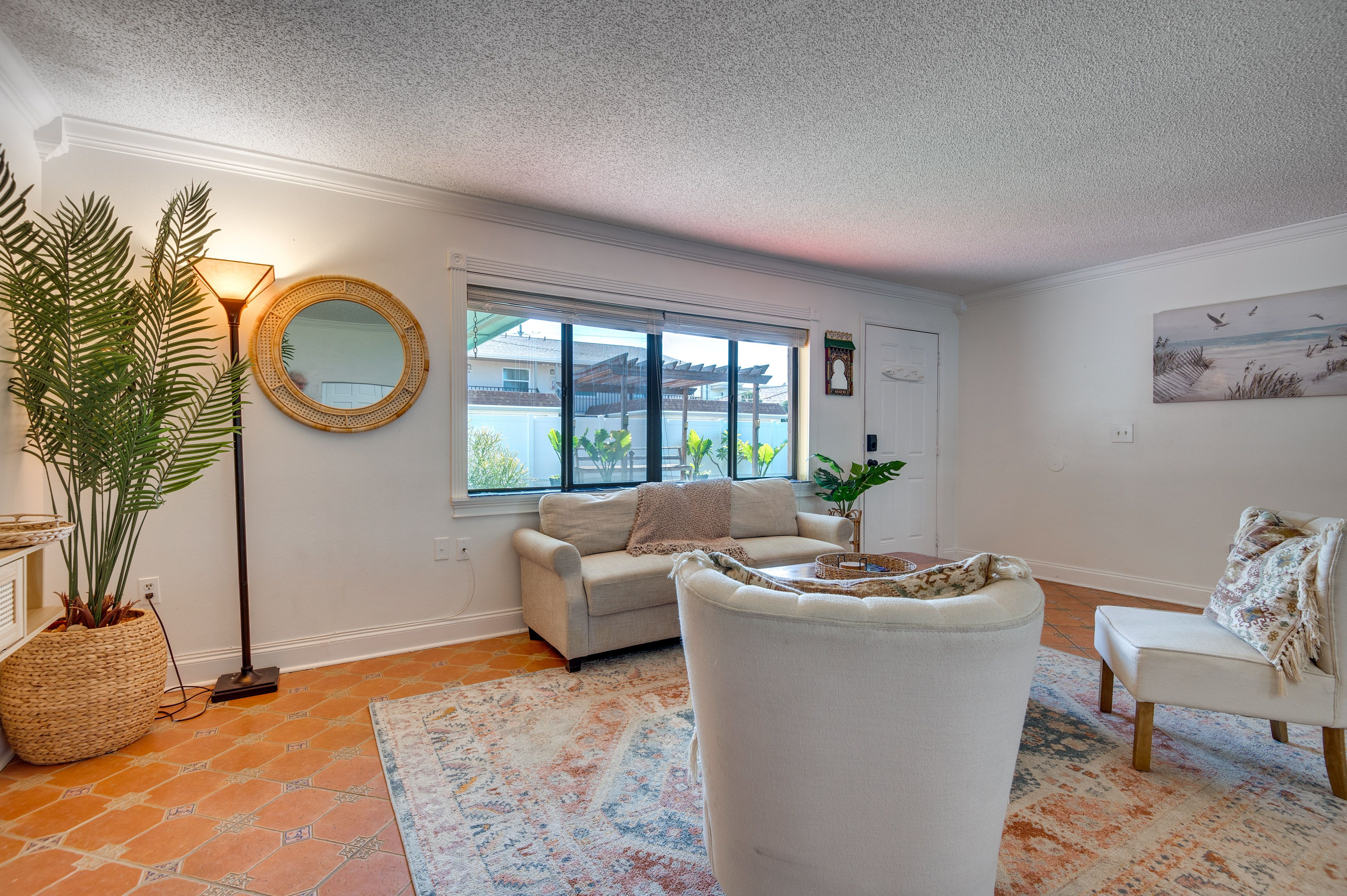 Living Room | Smart TV | Free WiFi