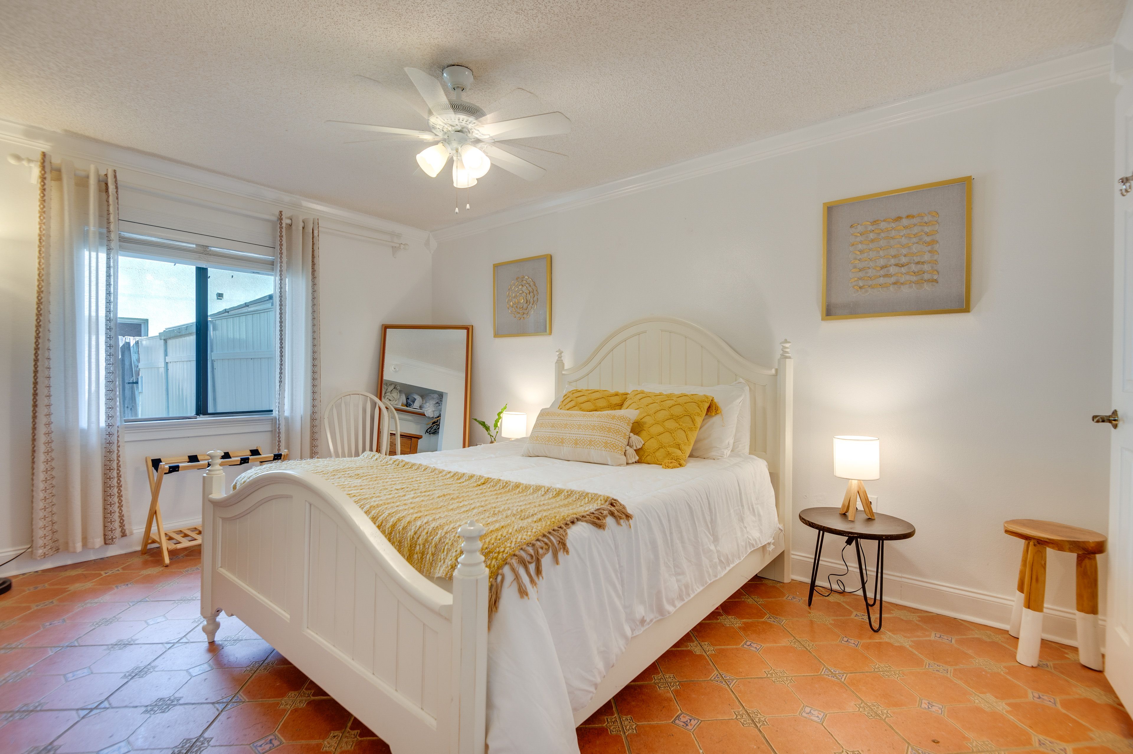 Bedroom 1 | Queen Bed | Linens