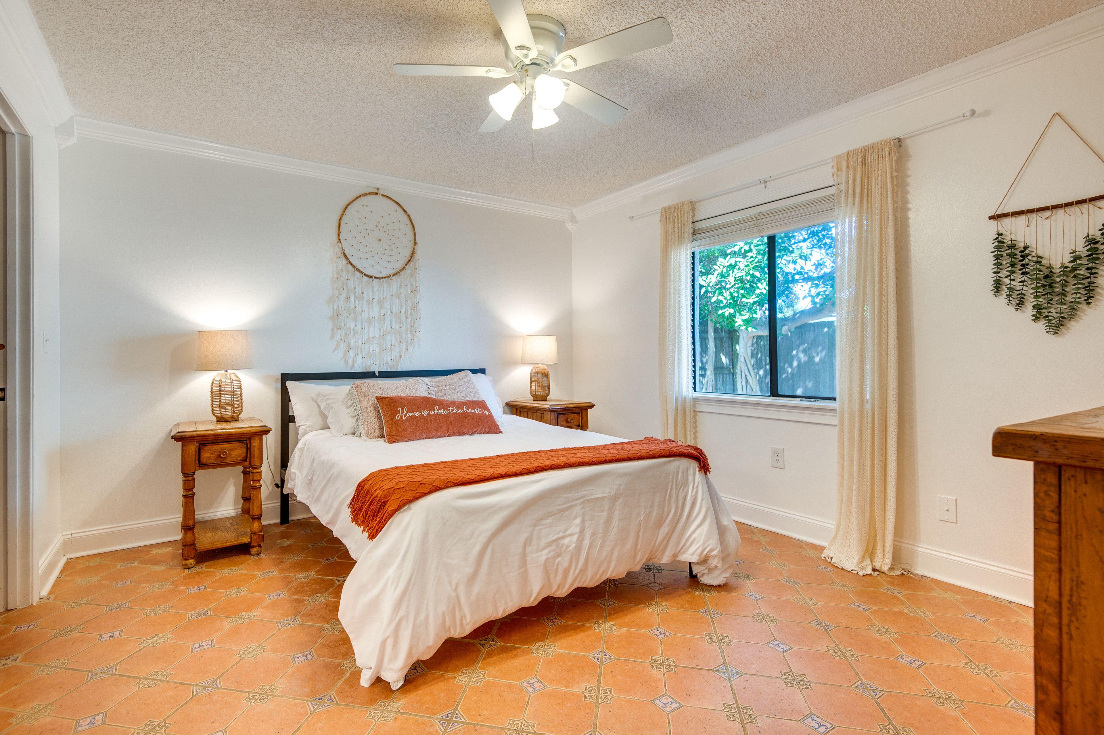Bedroom 2 | Queen Bed