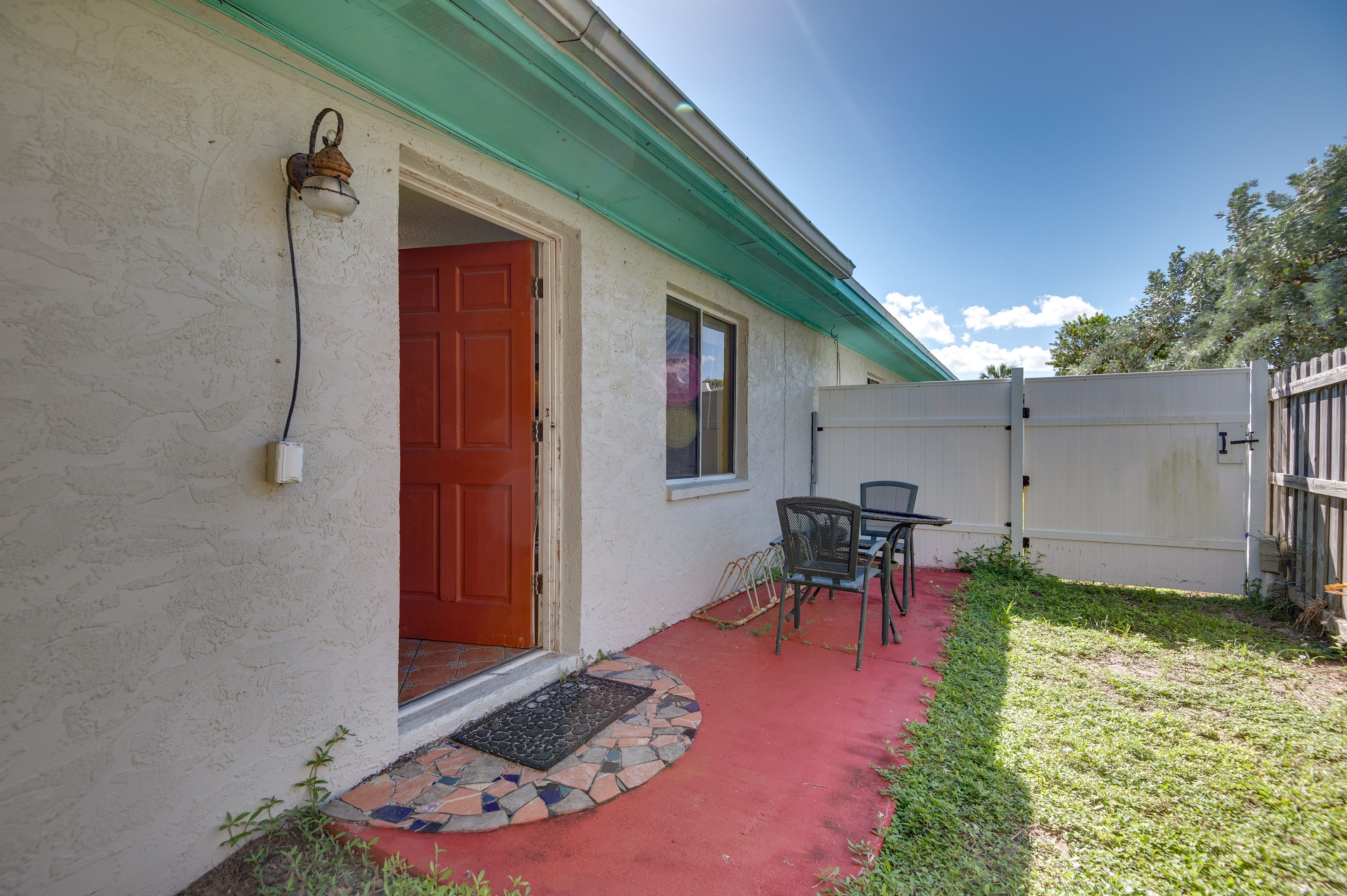 Private Patio | Unit Entry