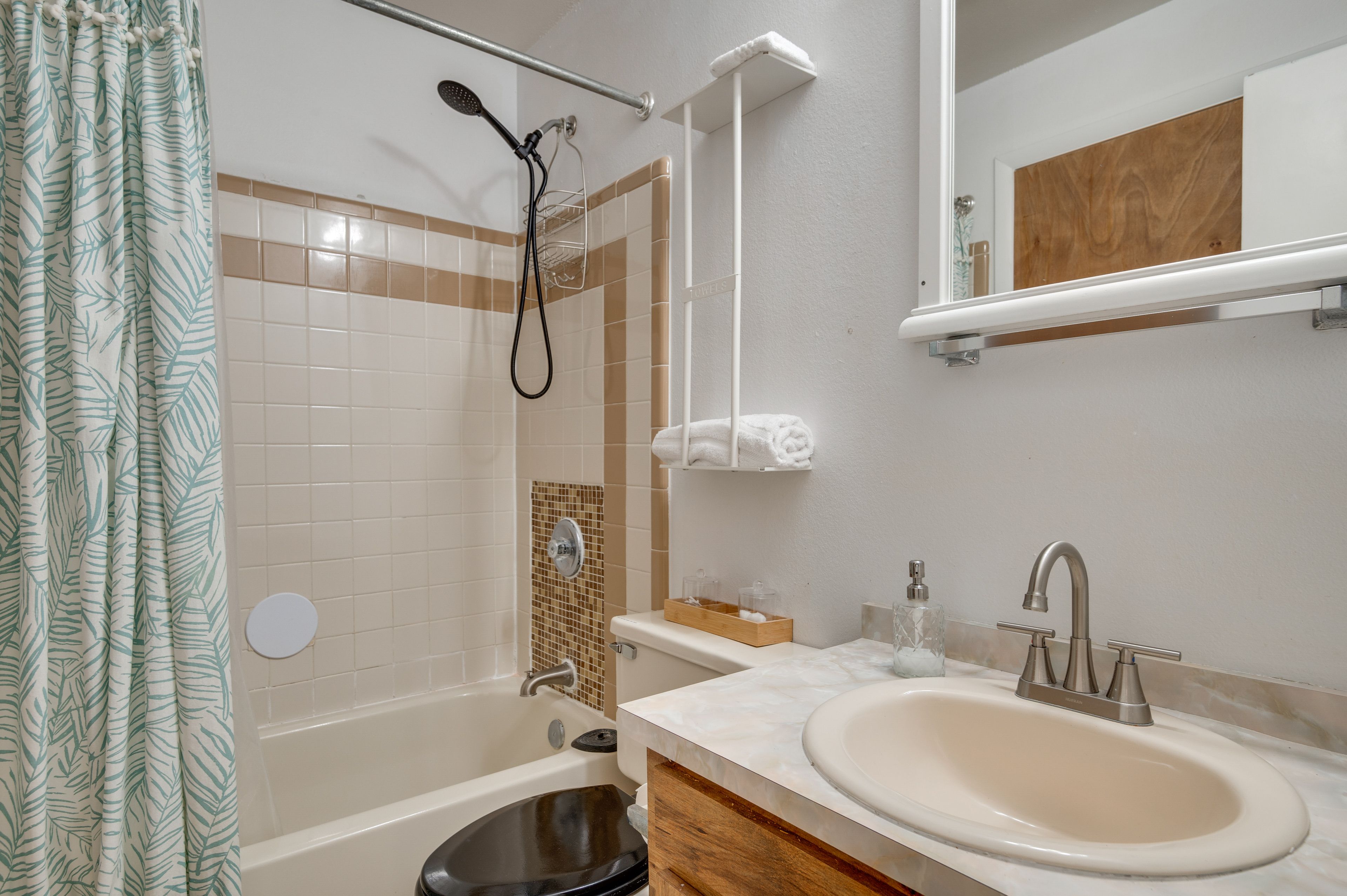 Full Bath | Towels | Hair Dryer