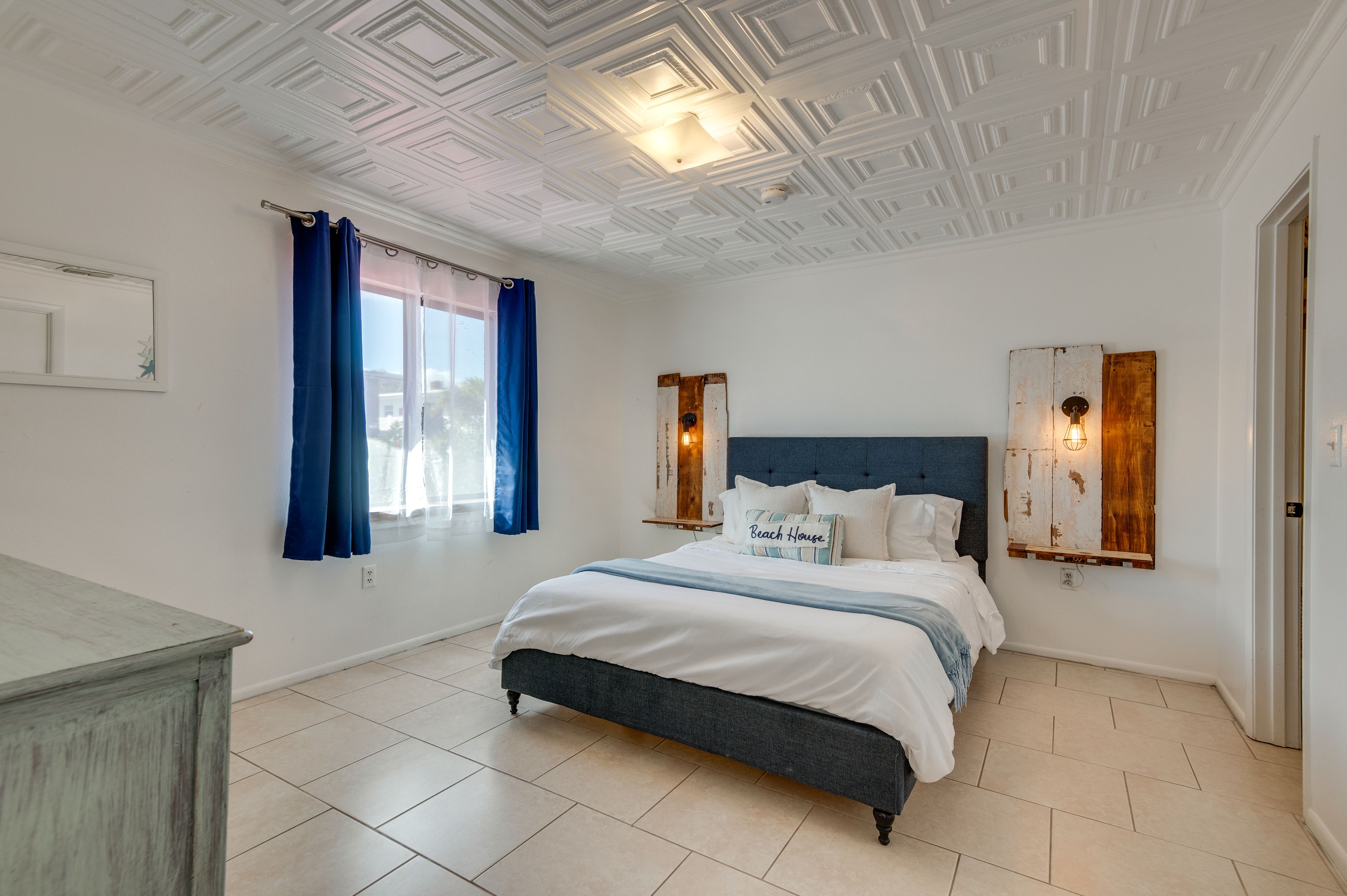 Bedroom 1 | Queen Bed | Linens