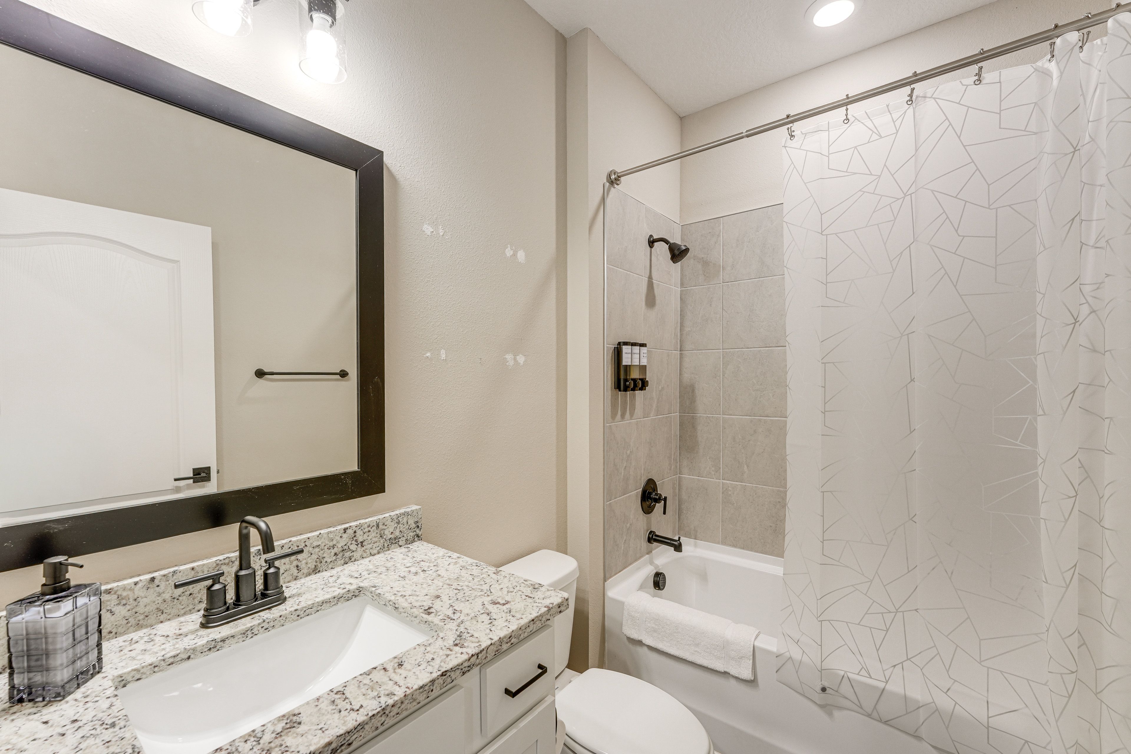 Full Bathroom | 2nd Floor