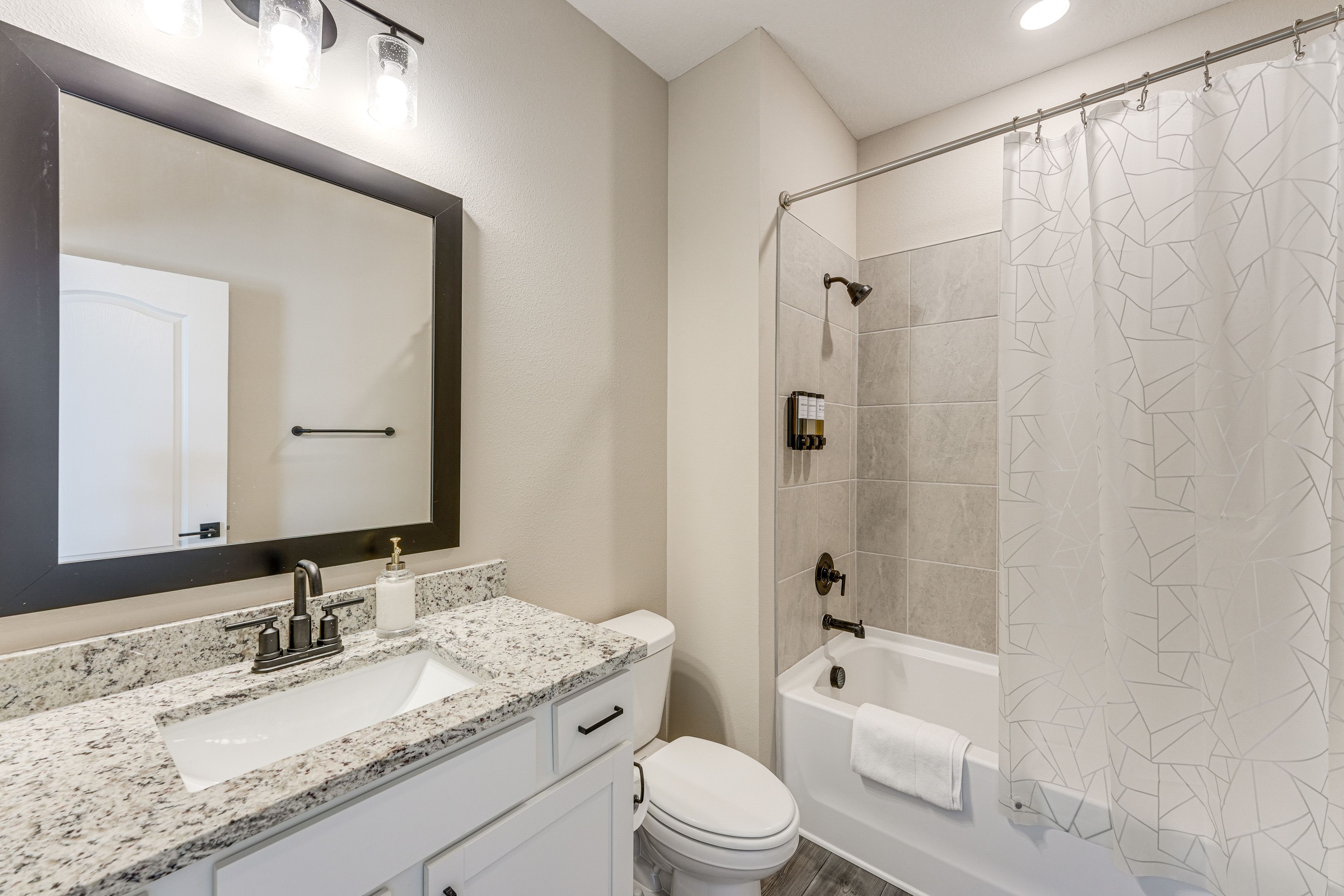 En-Suite Bathroom | 2nd Floor