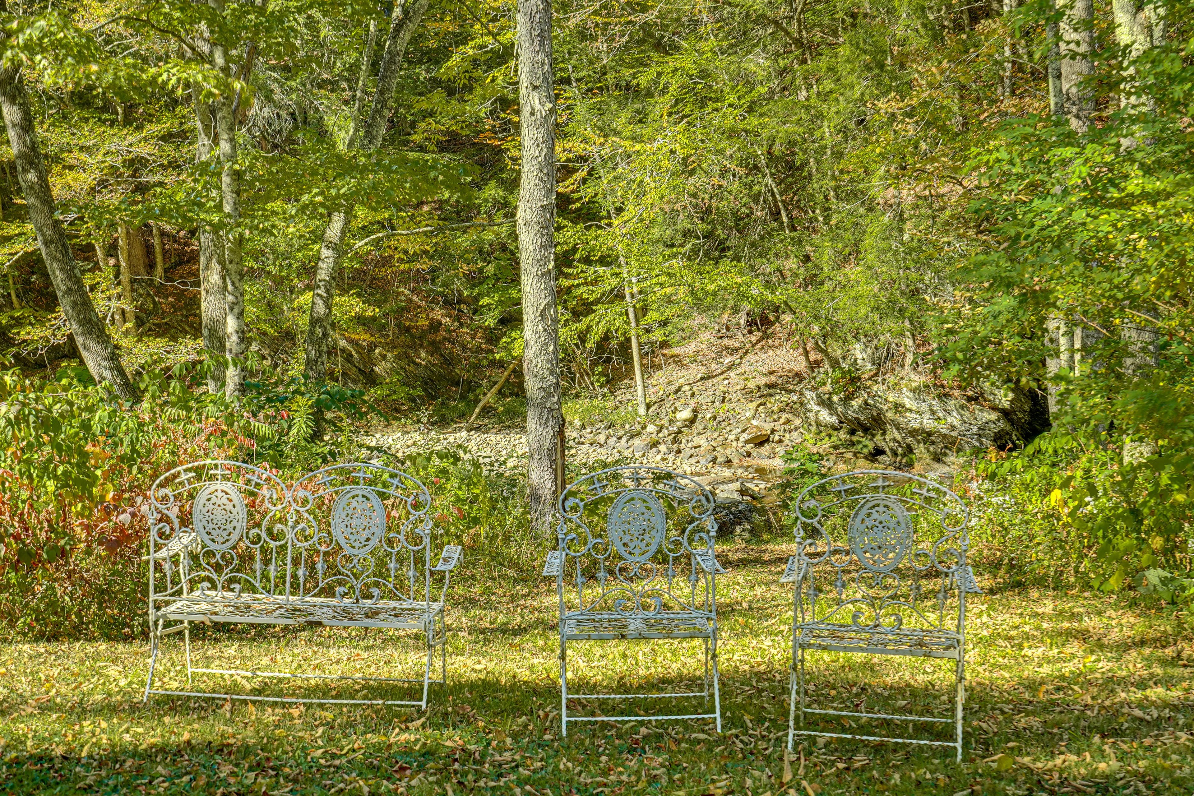 Large Backyard | Wood-Burning Fire Pit | 885' Private Riverfront