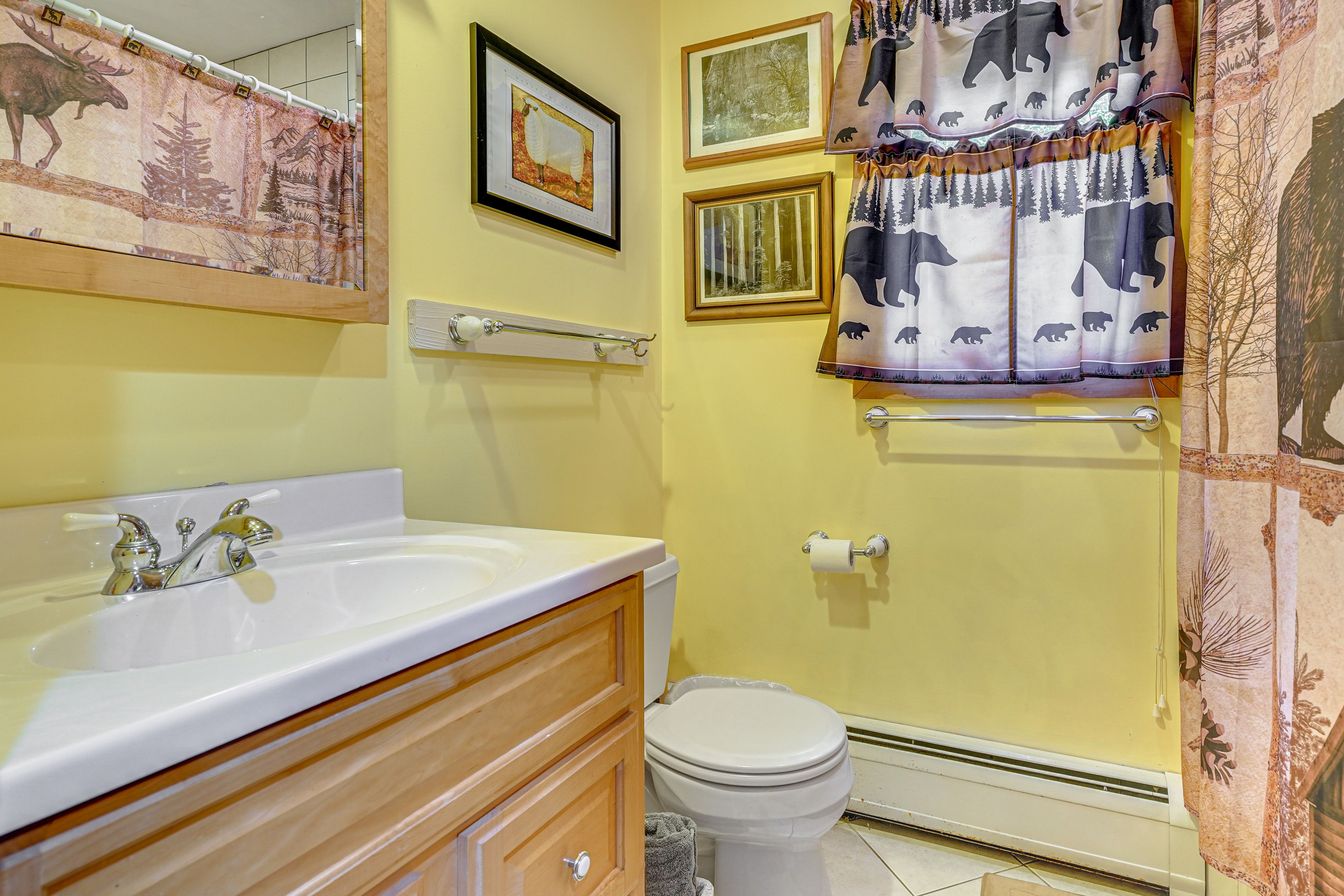 Full Bathroom | 1st Floor