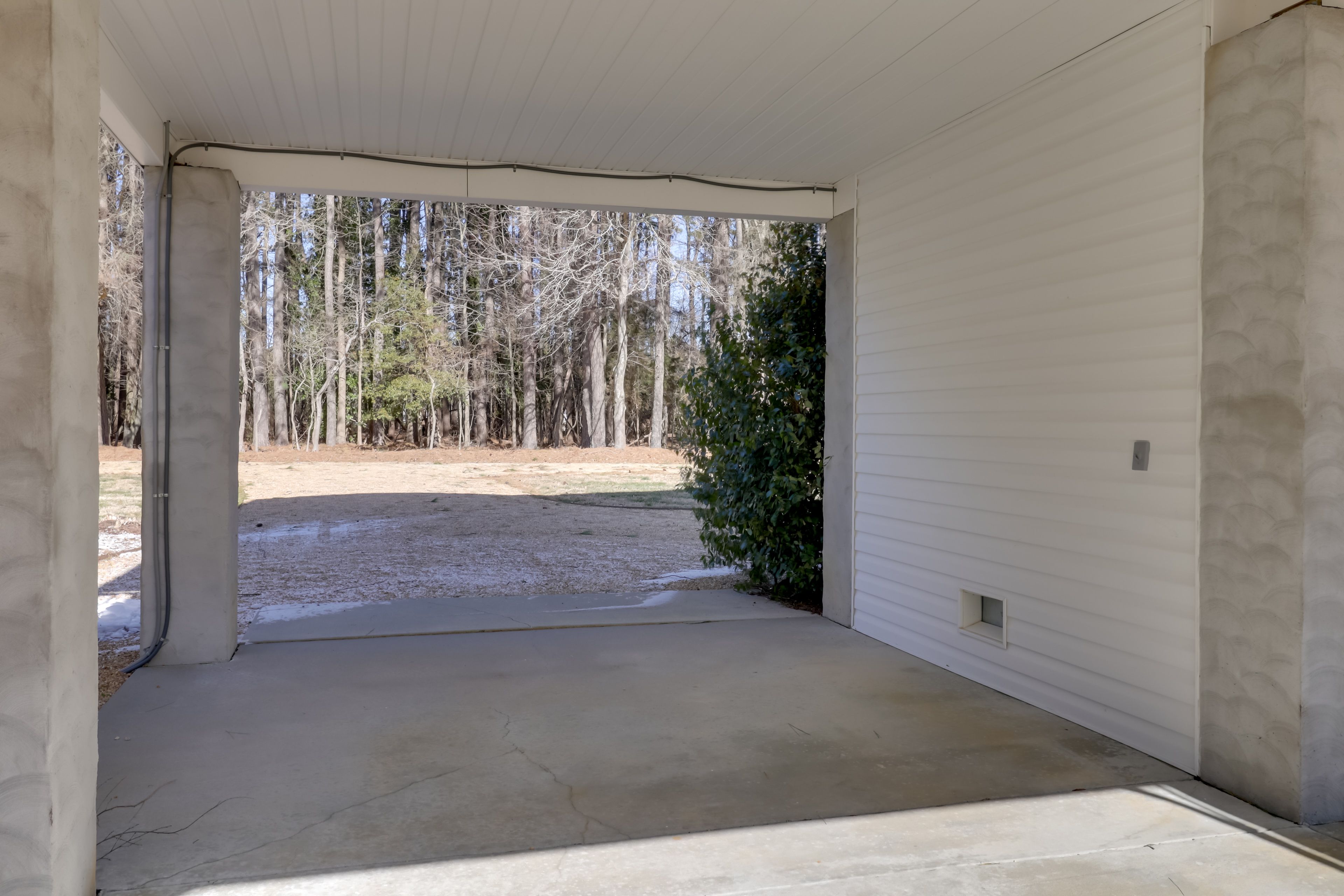 Carport & Driveway Parking | 2 Vehicles