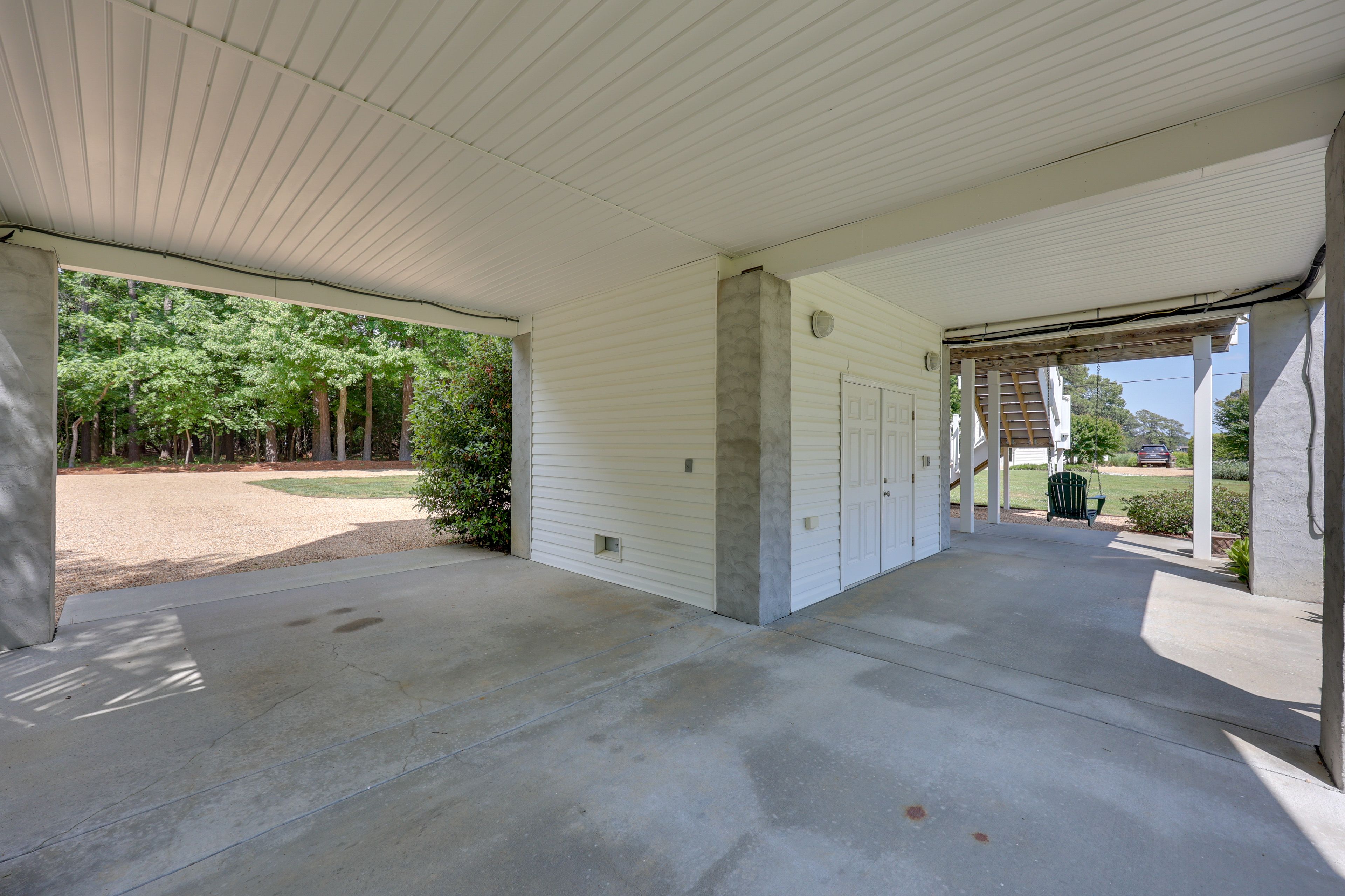 Carport & Driveway Parking | 2 Vehicles