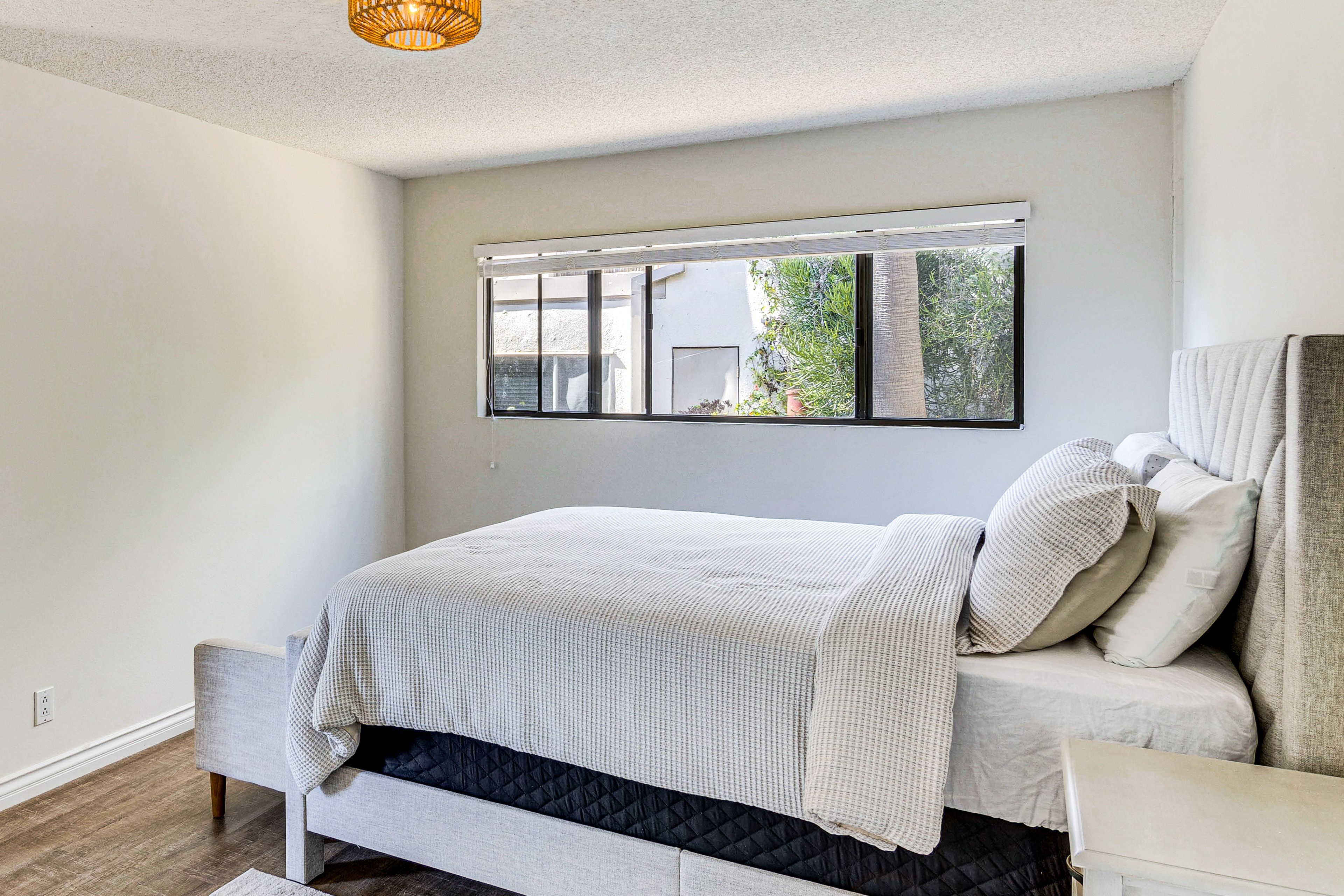 Bedroom | Queen Bed | Linens Provided