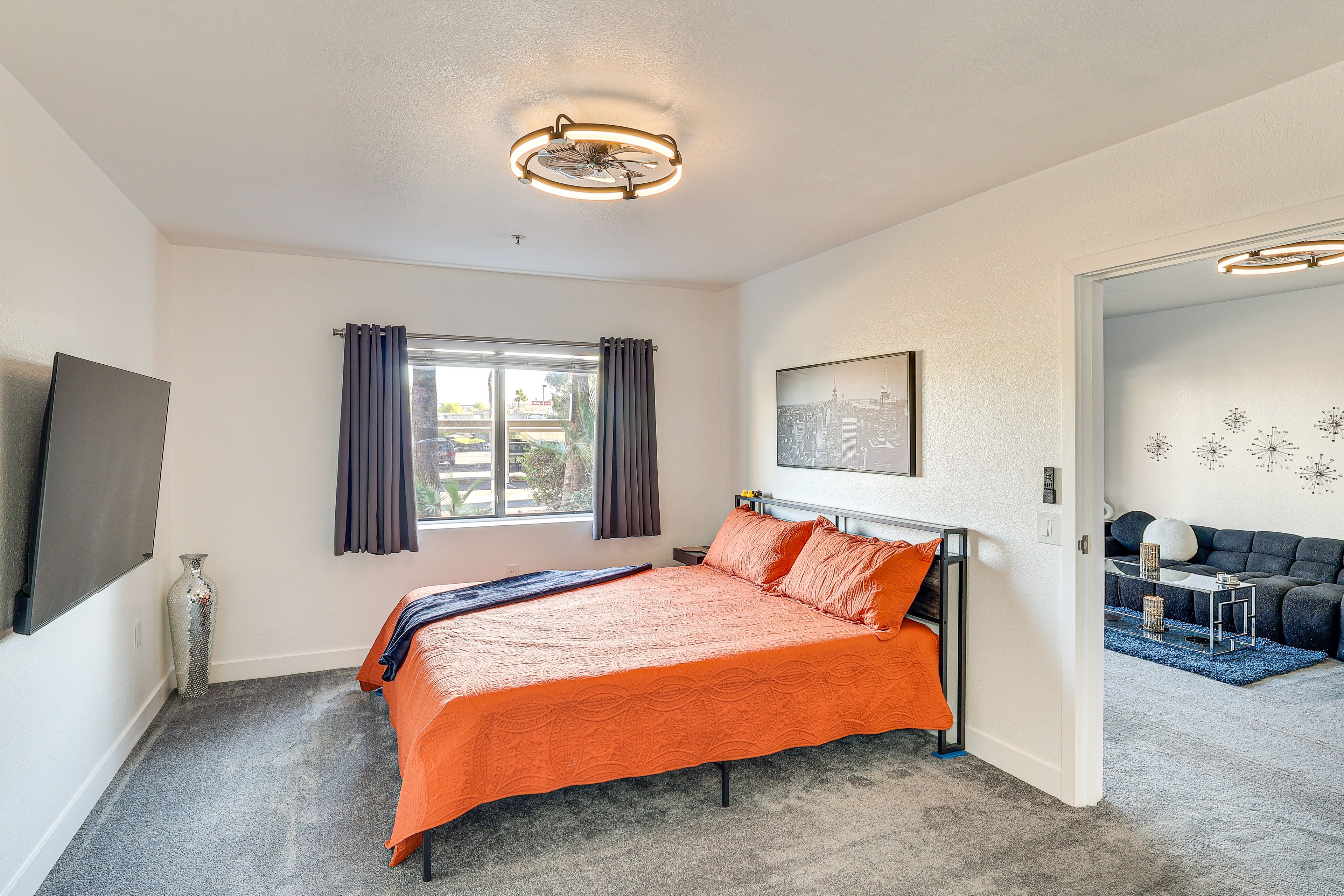 Bedroom 1 | King Bed | Smart TV | En-Suite Bathroom