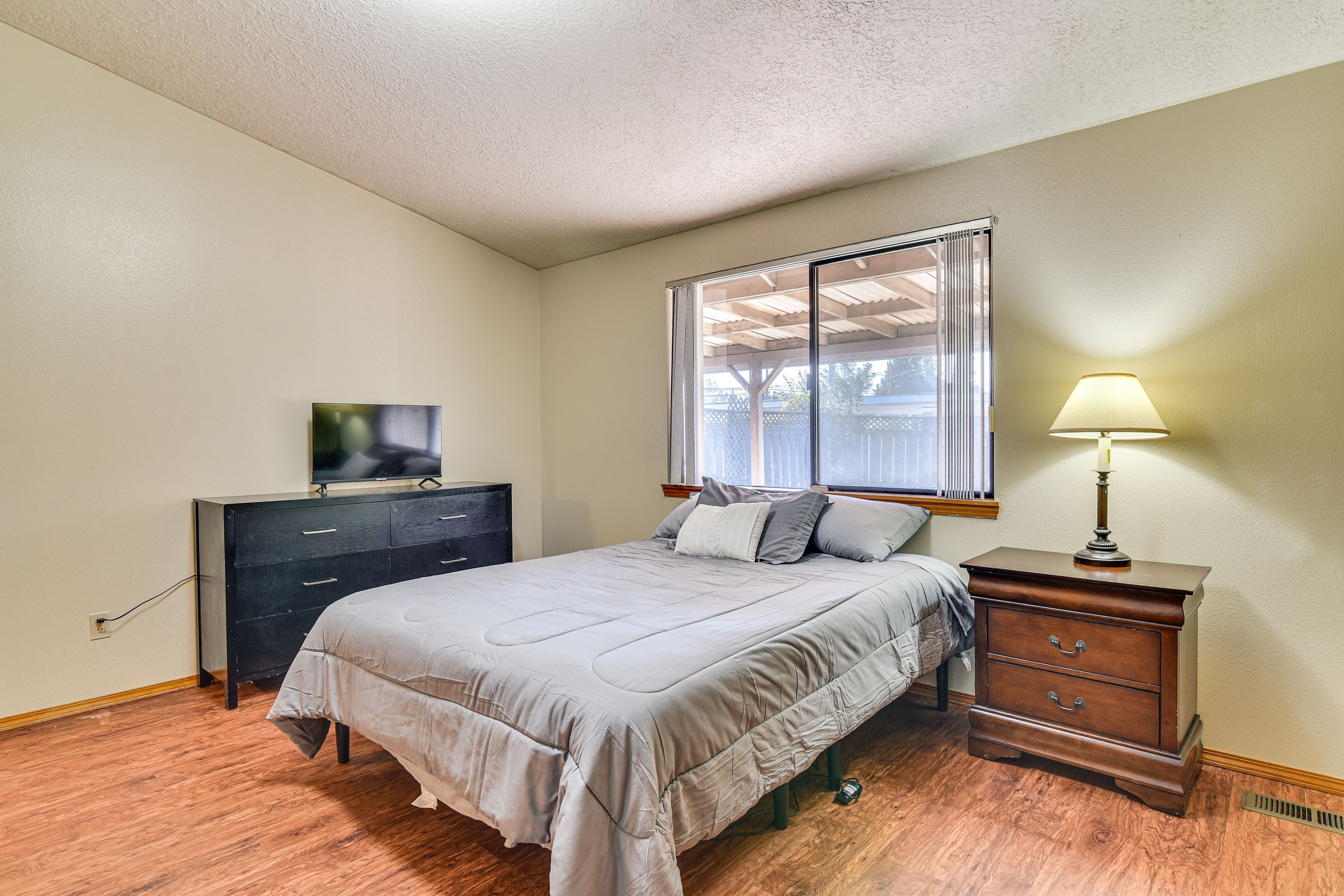 Bedroom 1 | Queen Bed | Smart TV | Linens Provided
