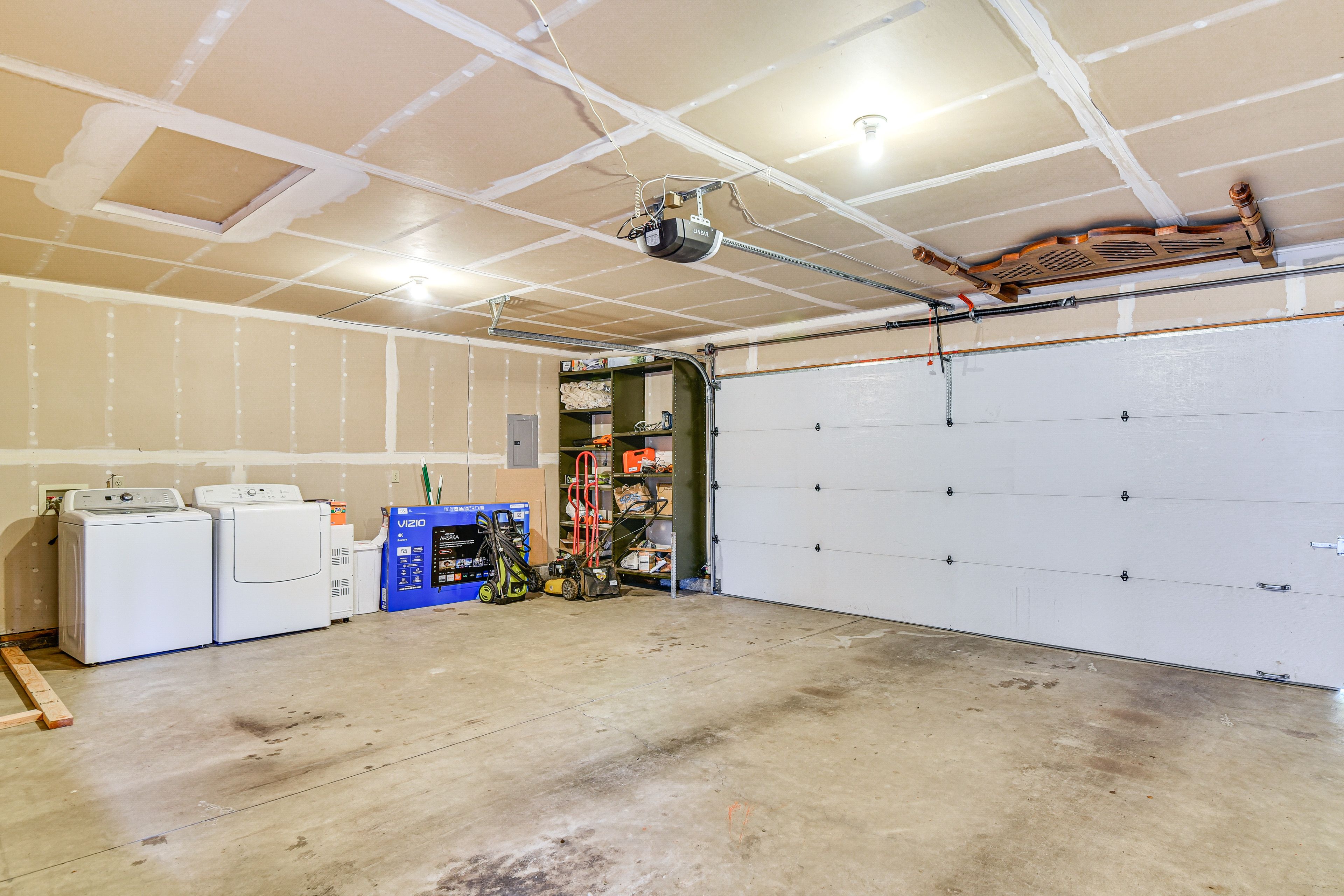 Garage Interior | Washer & Dryer