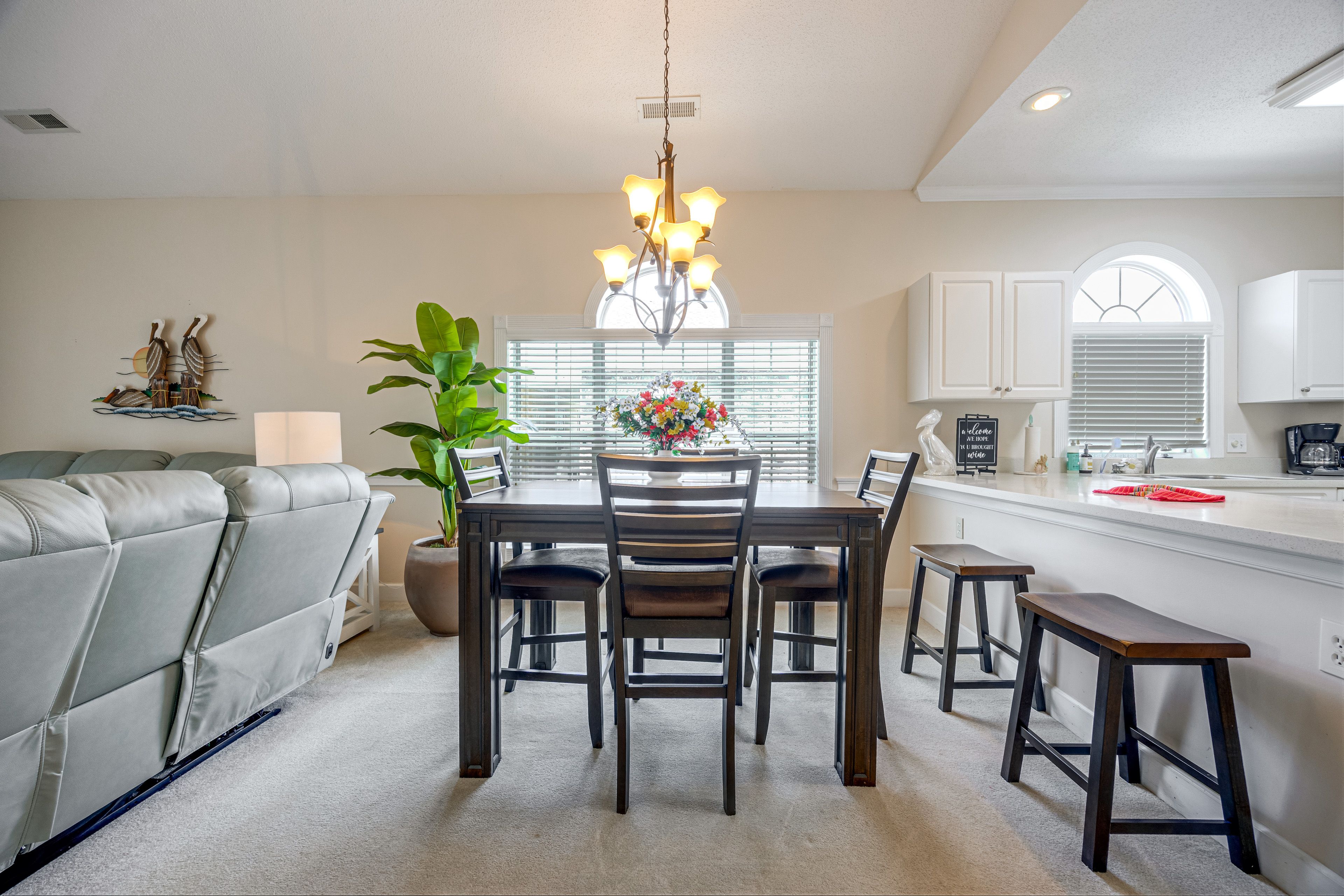 Dining Area | Dishes & Flatware Provided