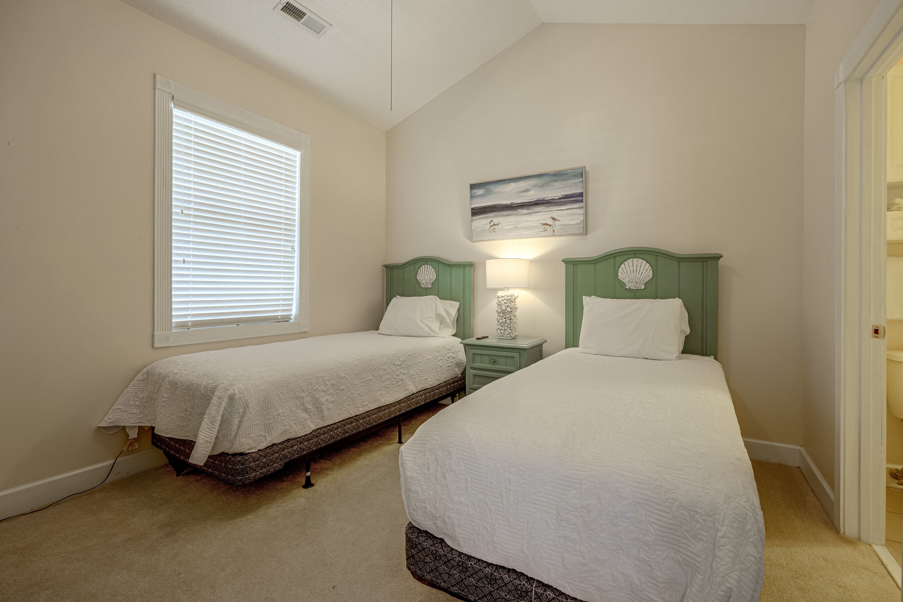 Bedroom | 2 Twin Beds | En-Suite Bathroom