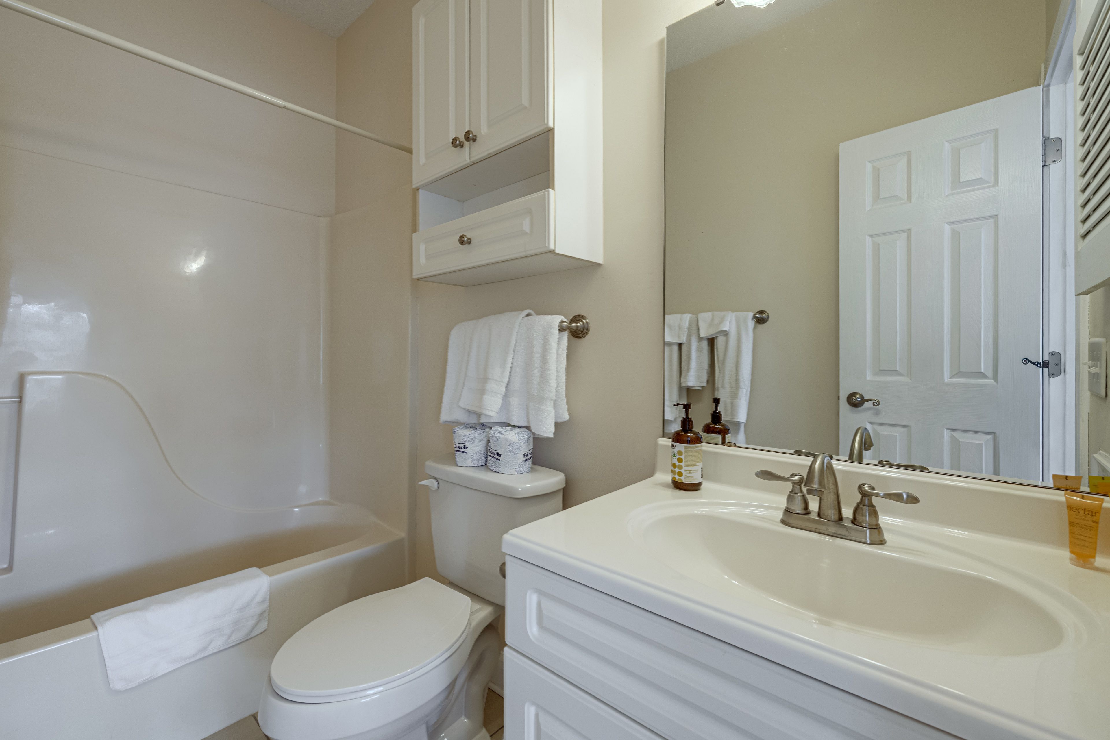Full Bathroom | Towels & Linens Provided