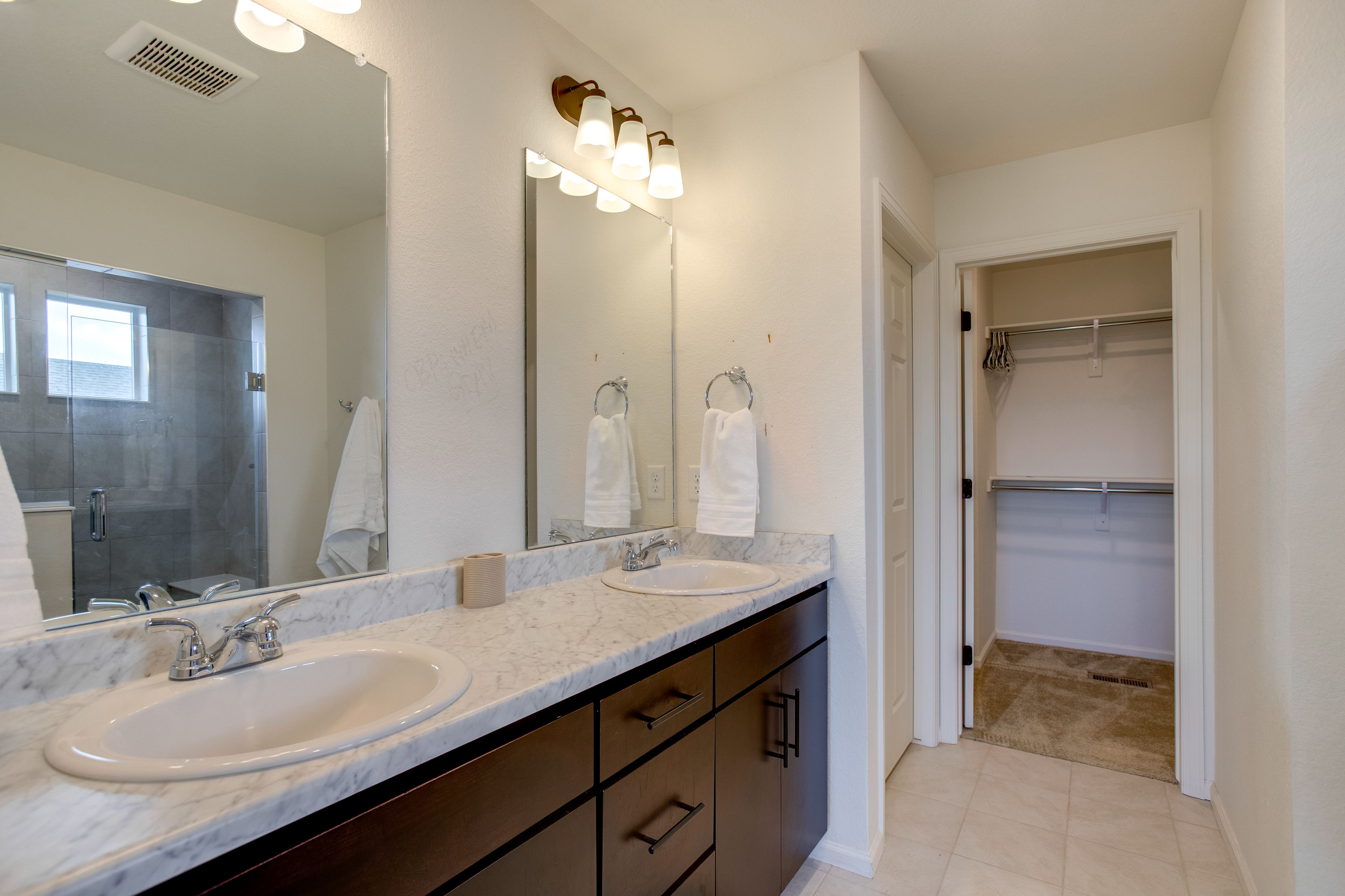 En-Suite Bathroom | 2nd Floor