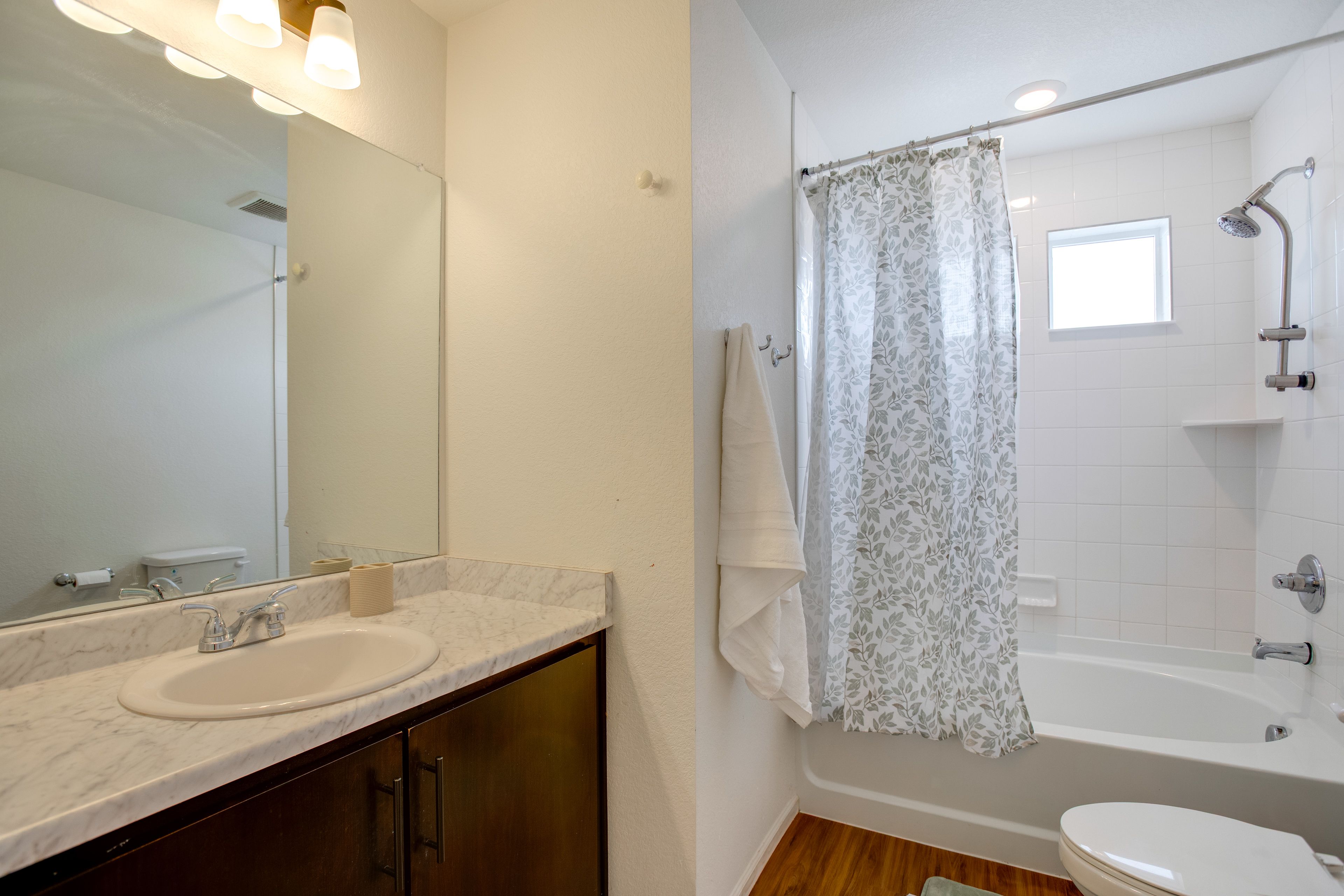 Full Bathroom | 2nd Floor