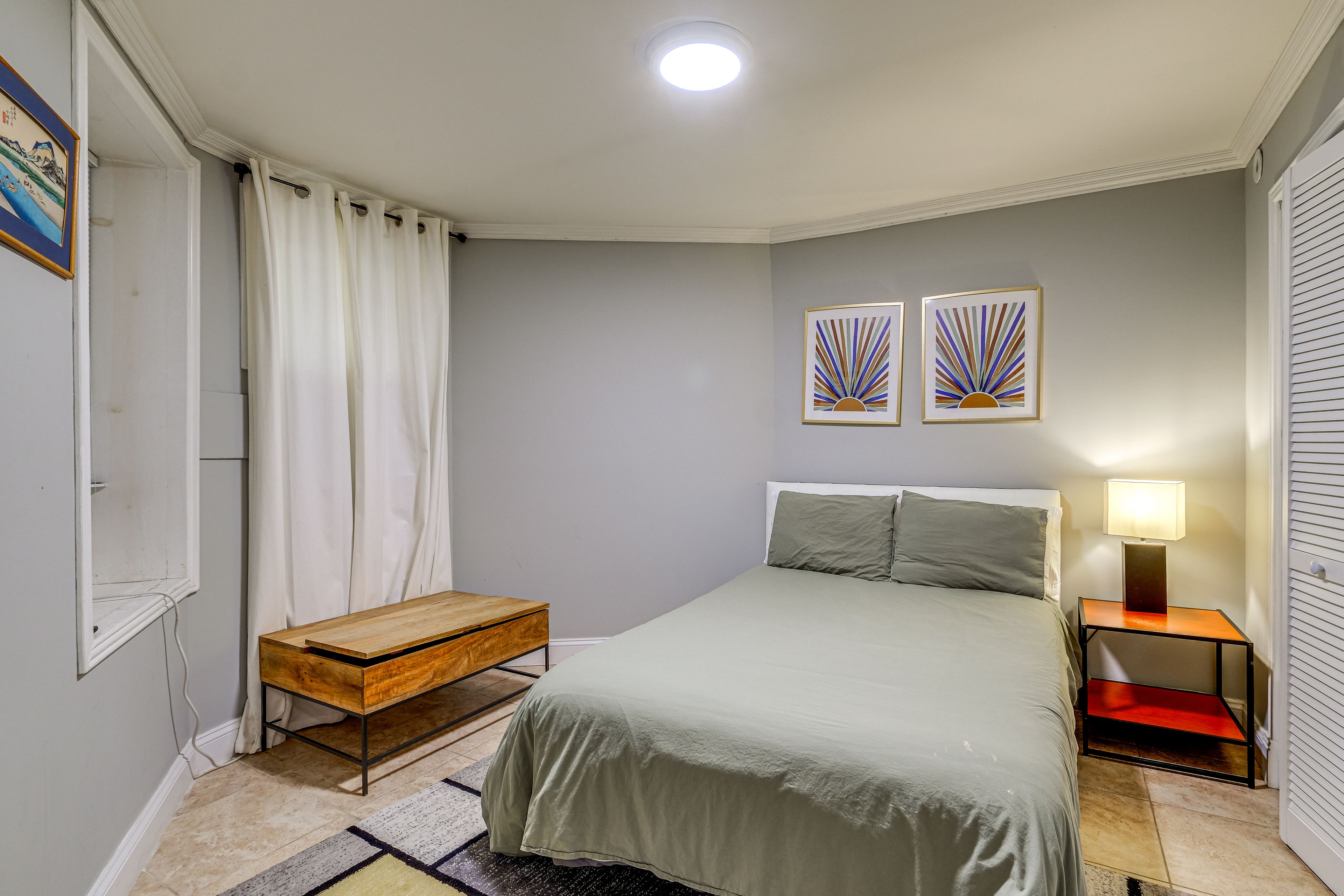 Bedroom 1 | Queen Bed | Smart TV