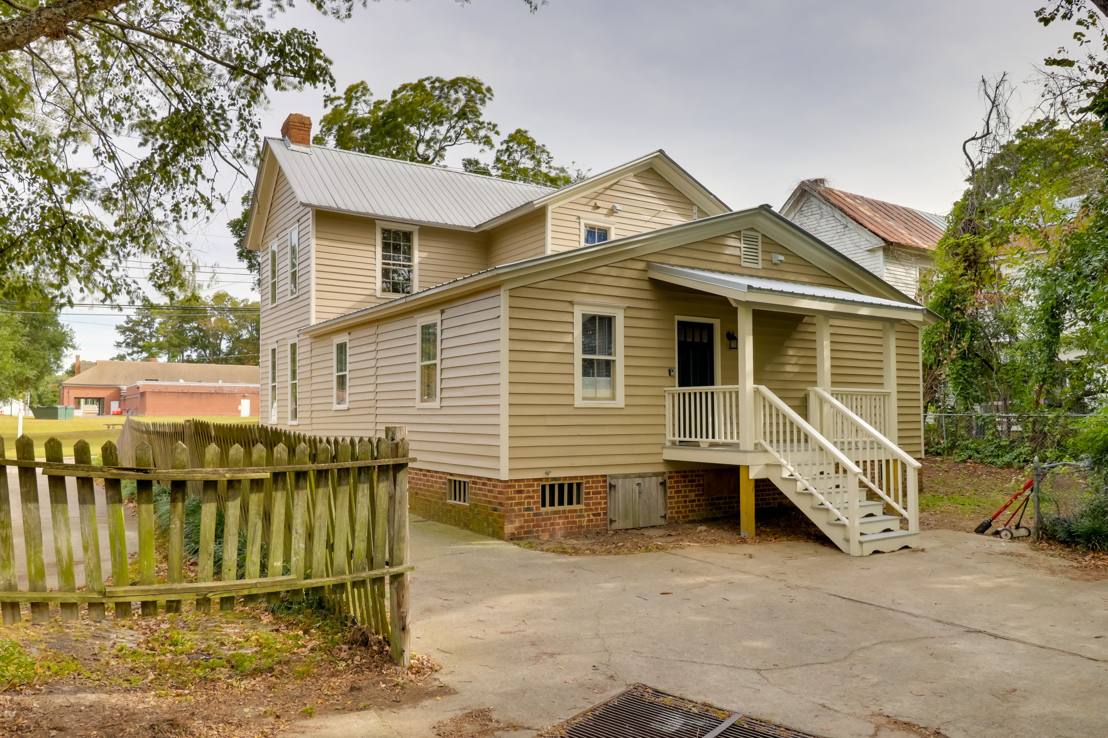 Parking | Community Parking Lot (2 Vehicles) | Street Parking