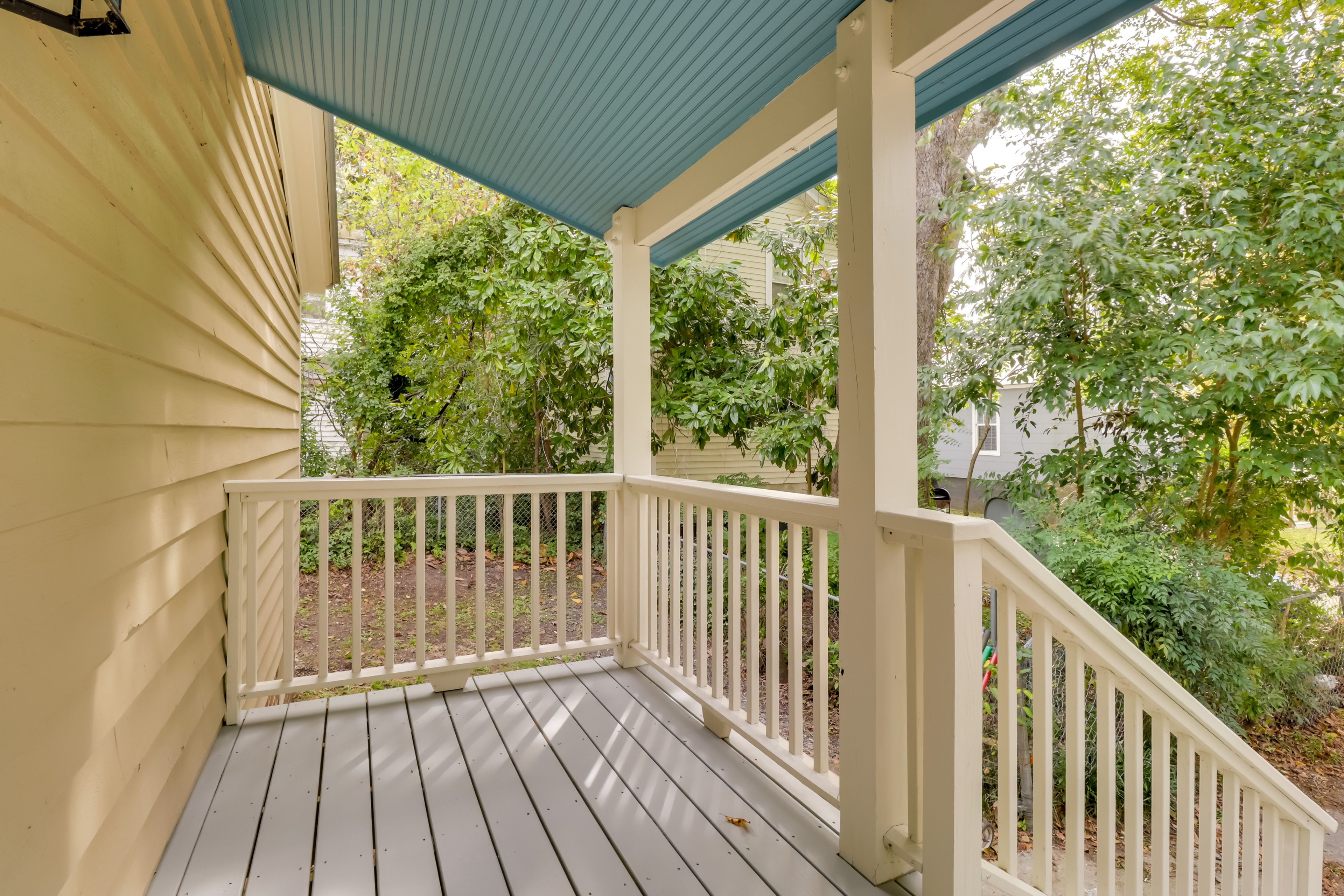 Front Porch | Entry