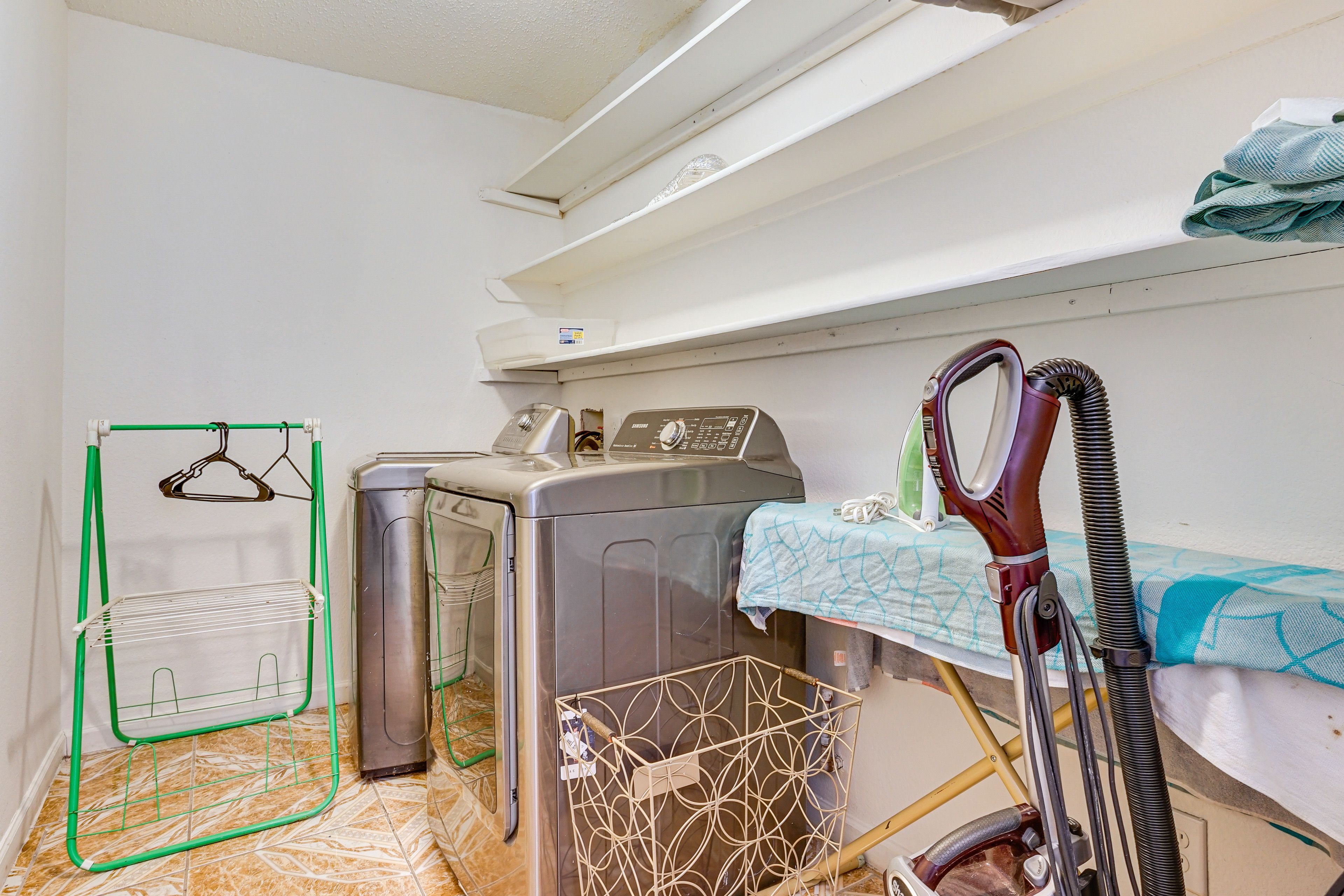 Laundry Room | Washer & Dryer