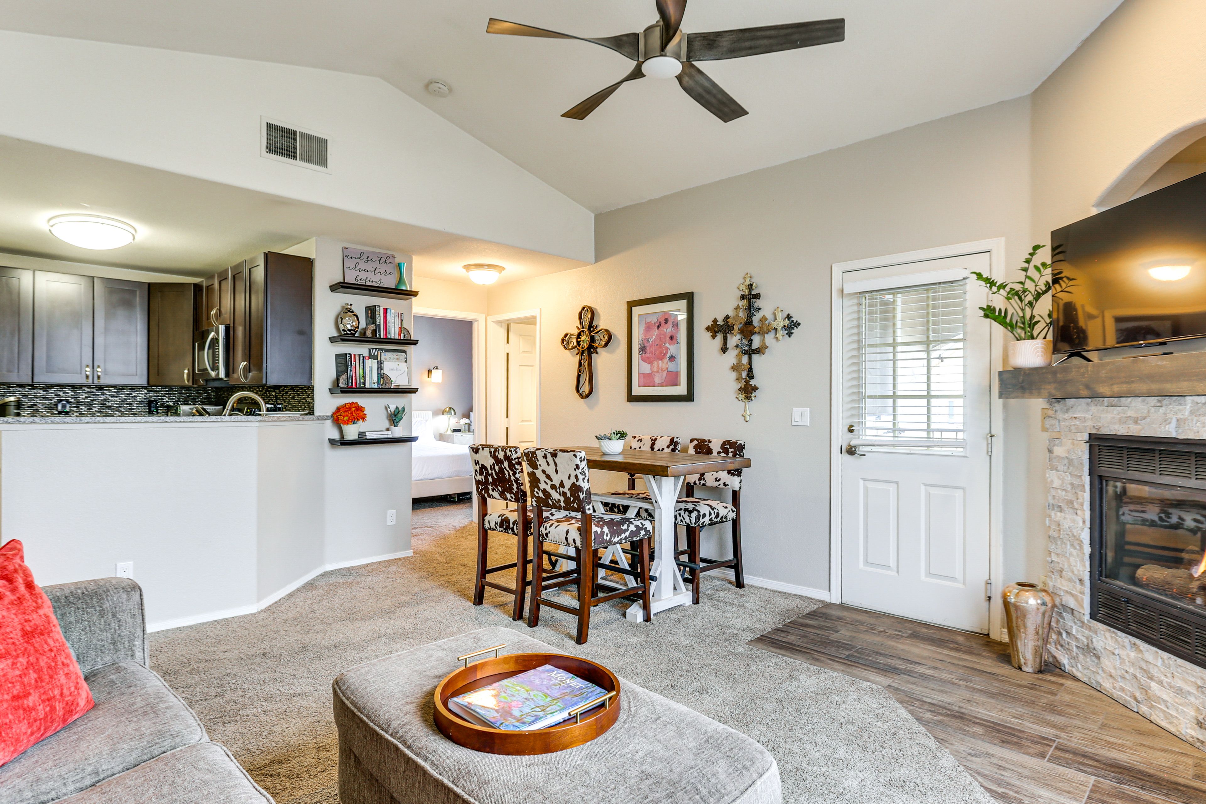 Dining Table | Dishware/Flatware