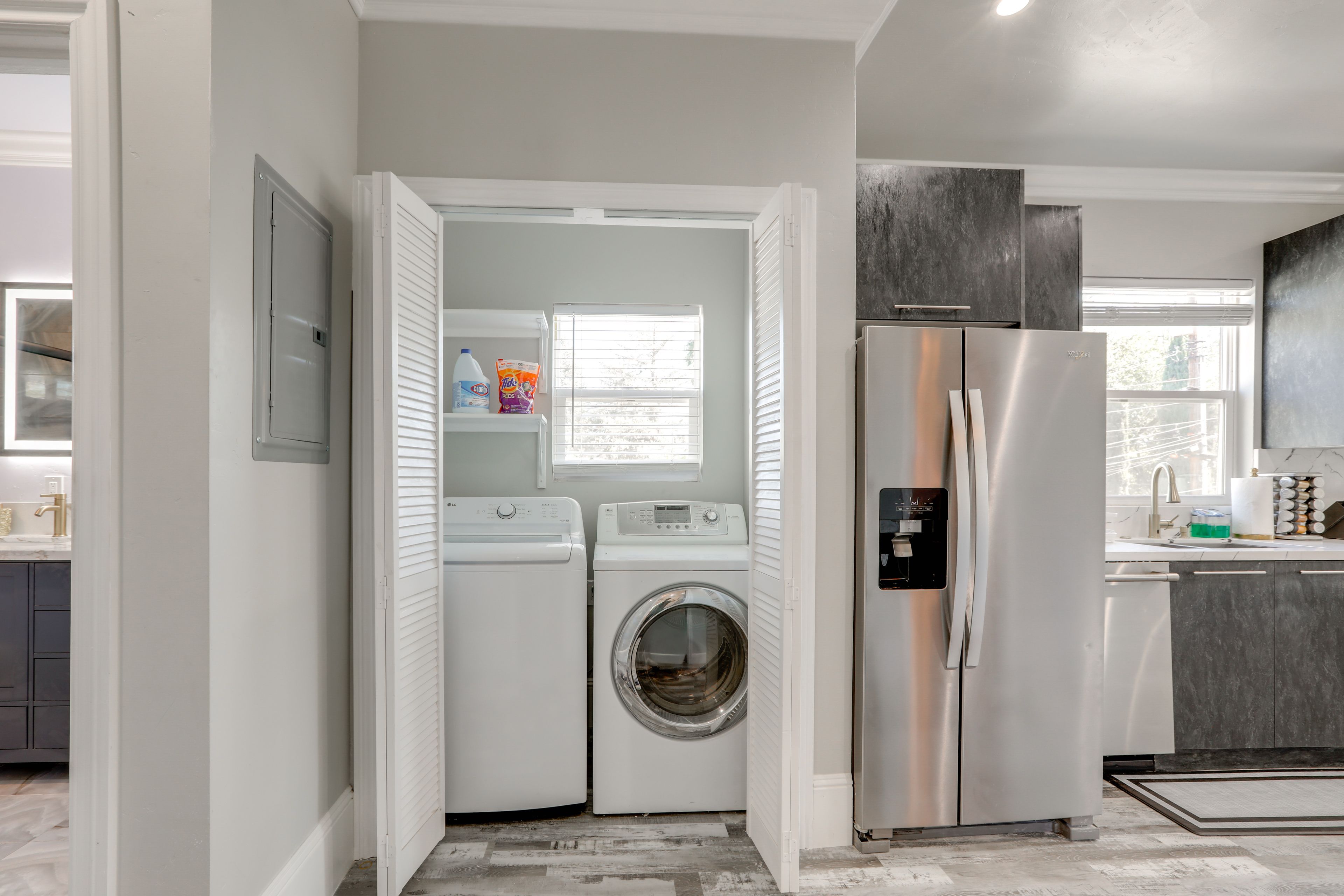Laundry Closet | Washer & Dryer