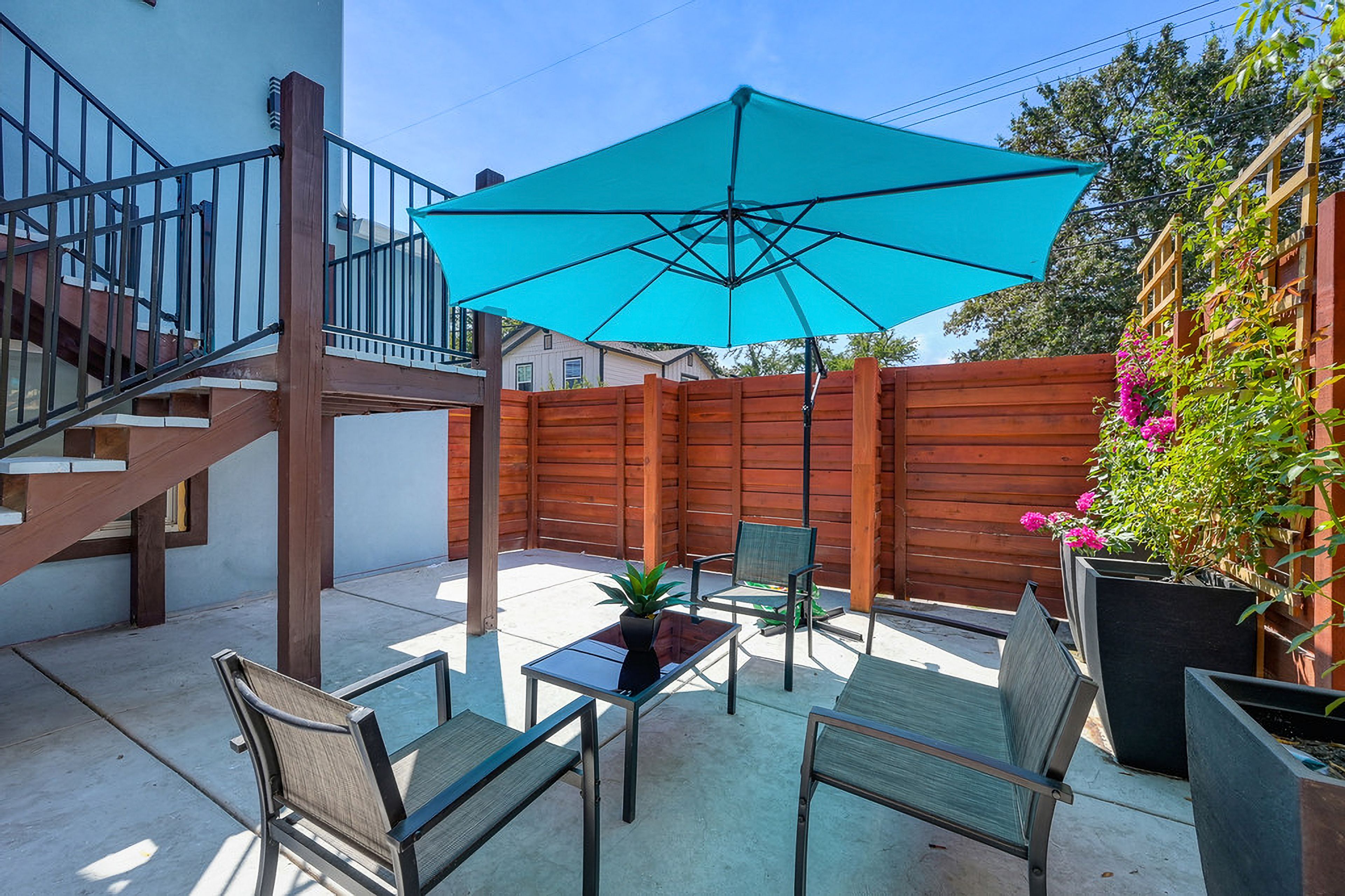Private Courtyard | Charcoal Grill