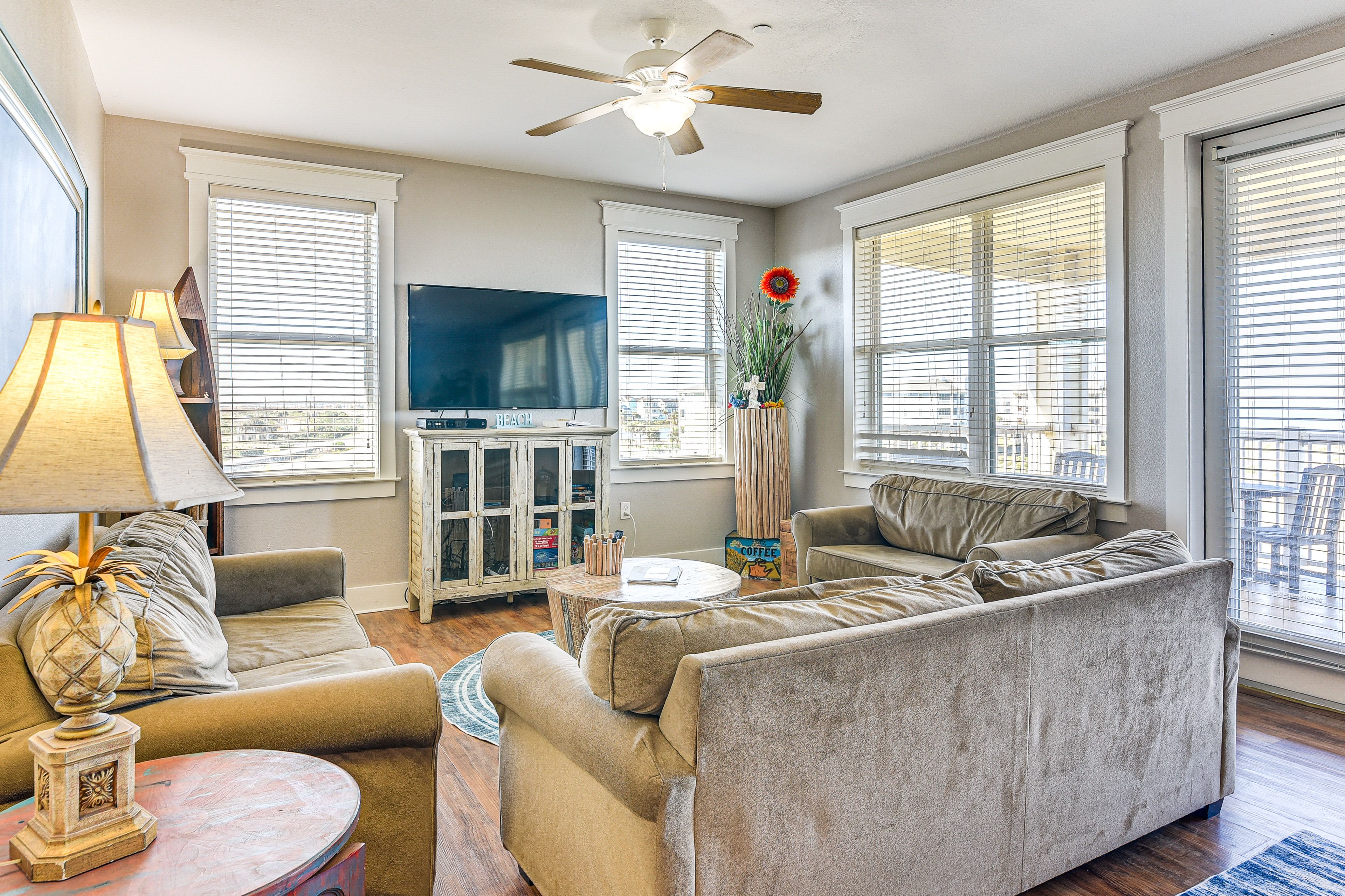 Living Room | Central A/C | Free WiFi