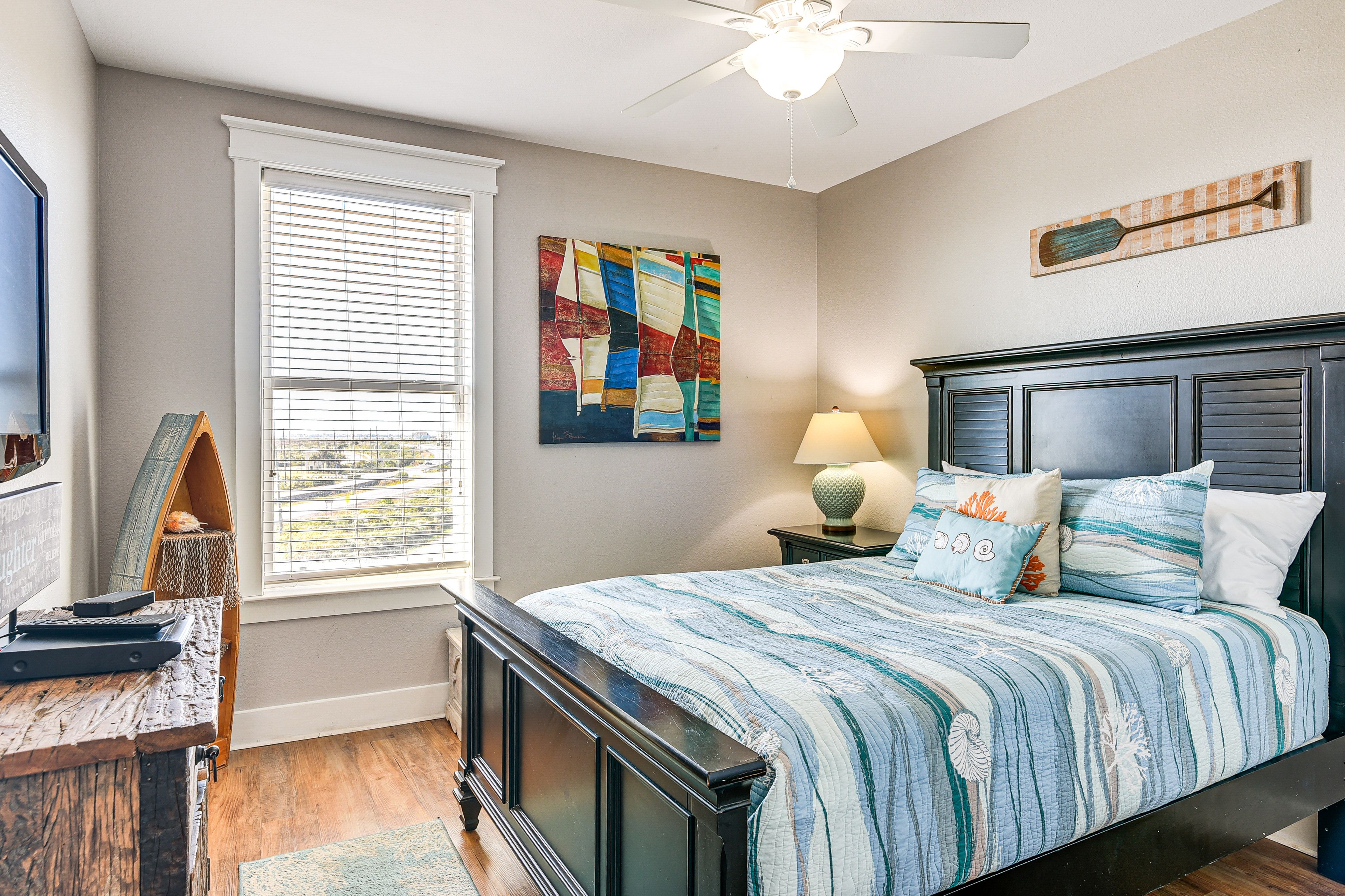 Bedroom 2 | Queen Bed | TV