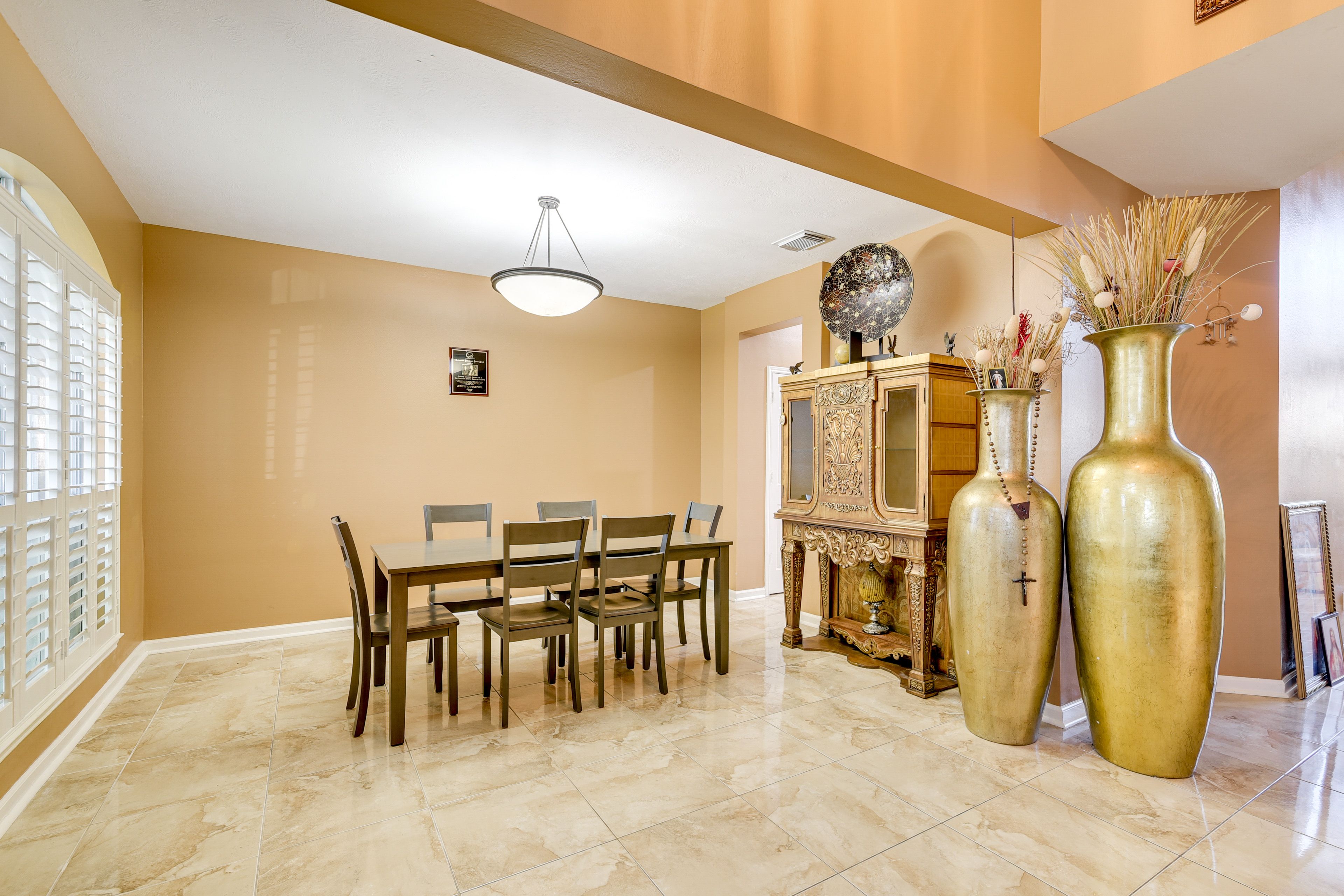 Multiple Dining Areas