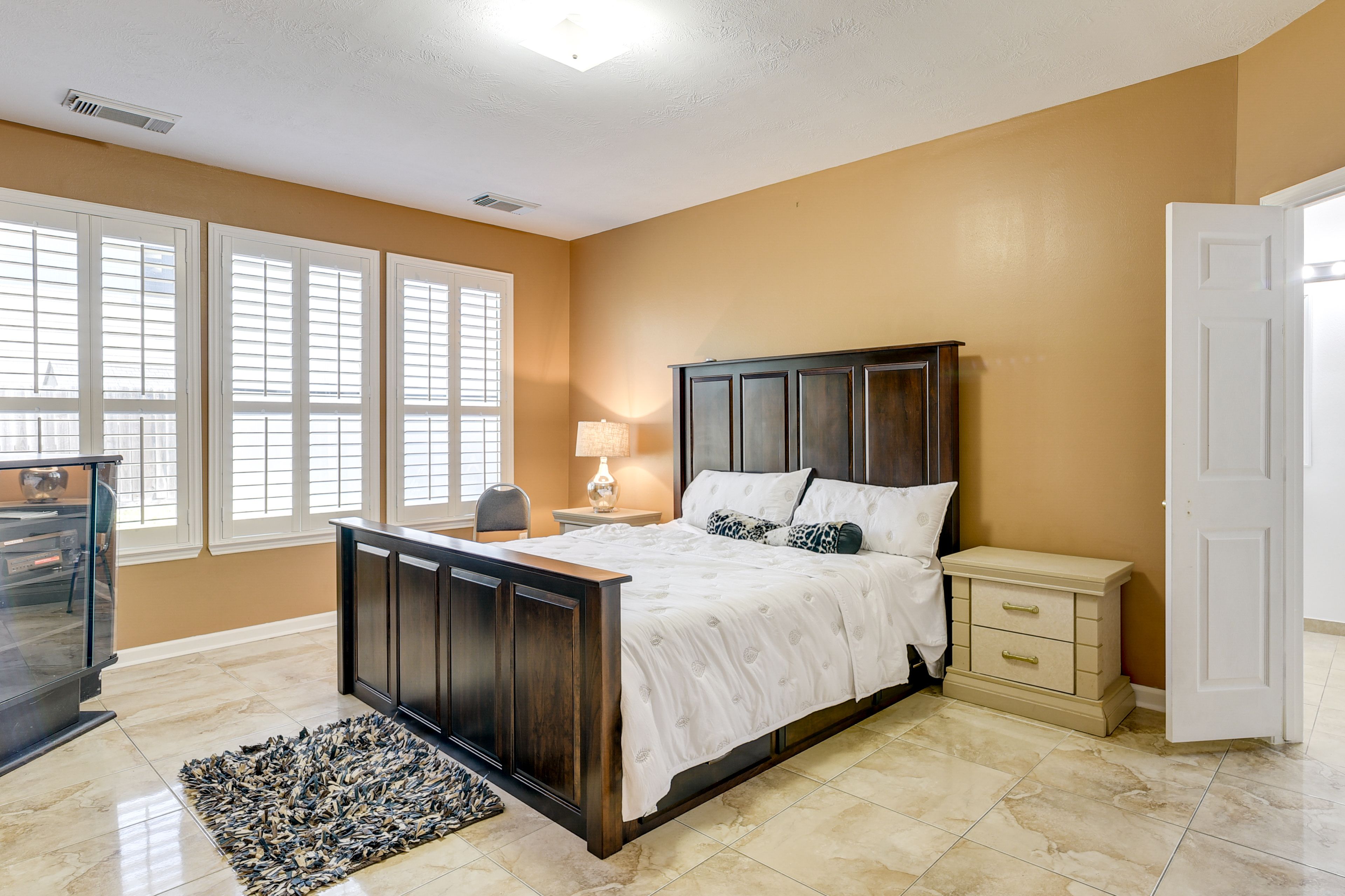 Bedroom 1 | 1st Floor | King Bed