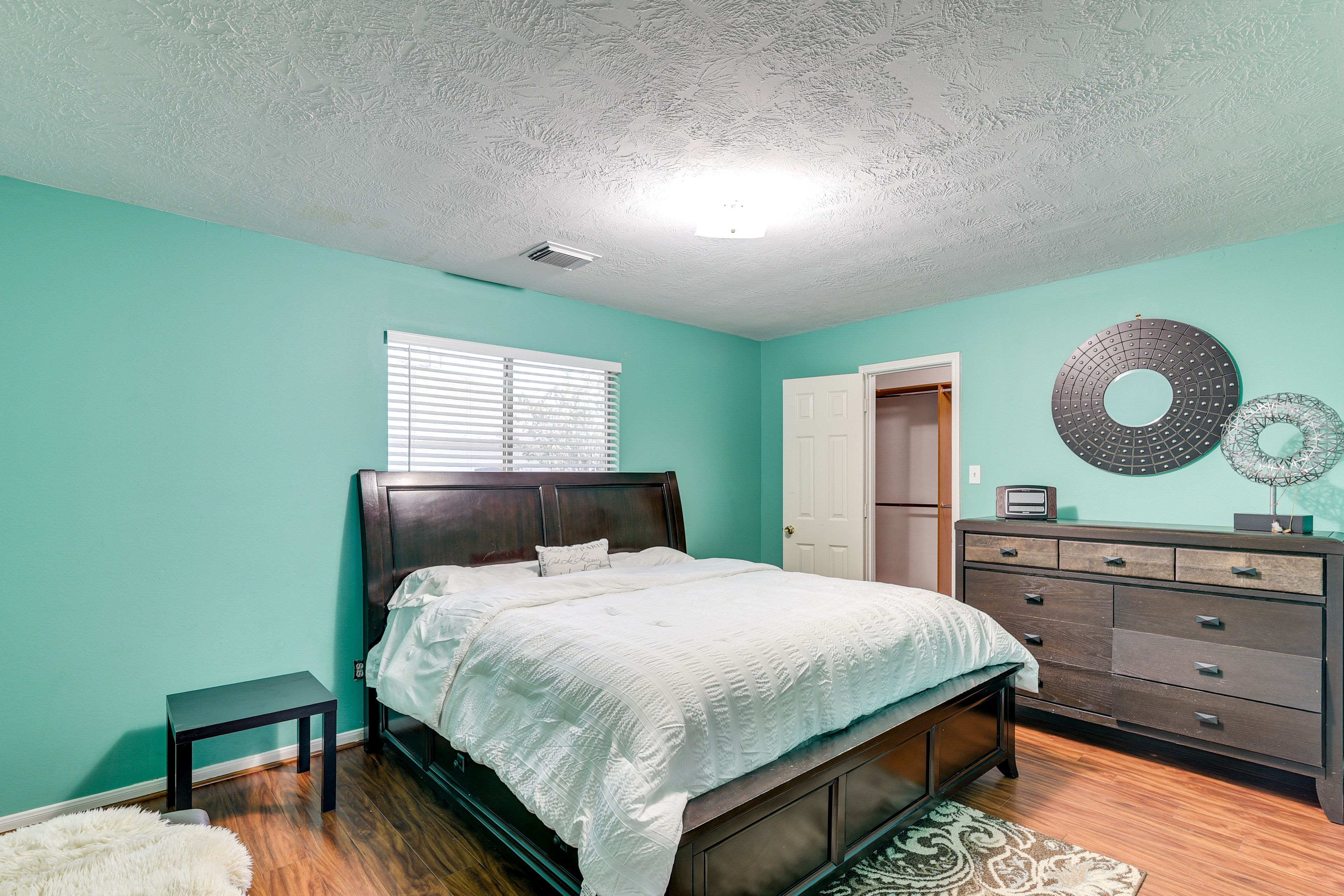 Bedroom 2 | 2nd Floor | King Bed