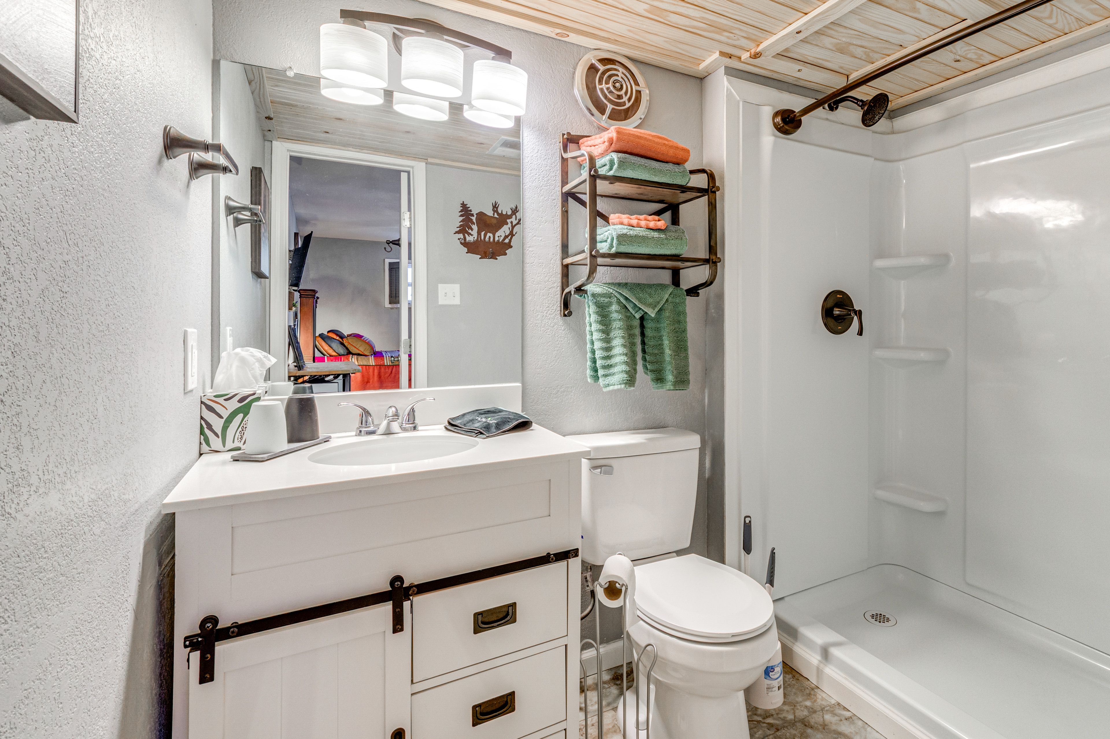Full Bathroom | Towels & Linens Provided