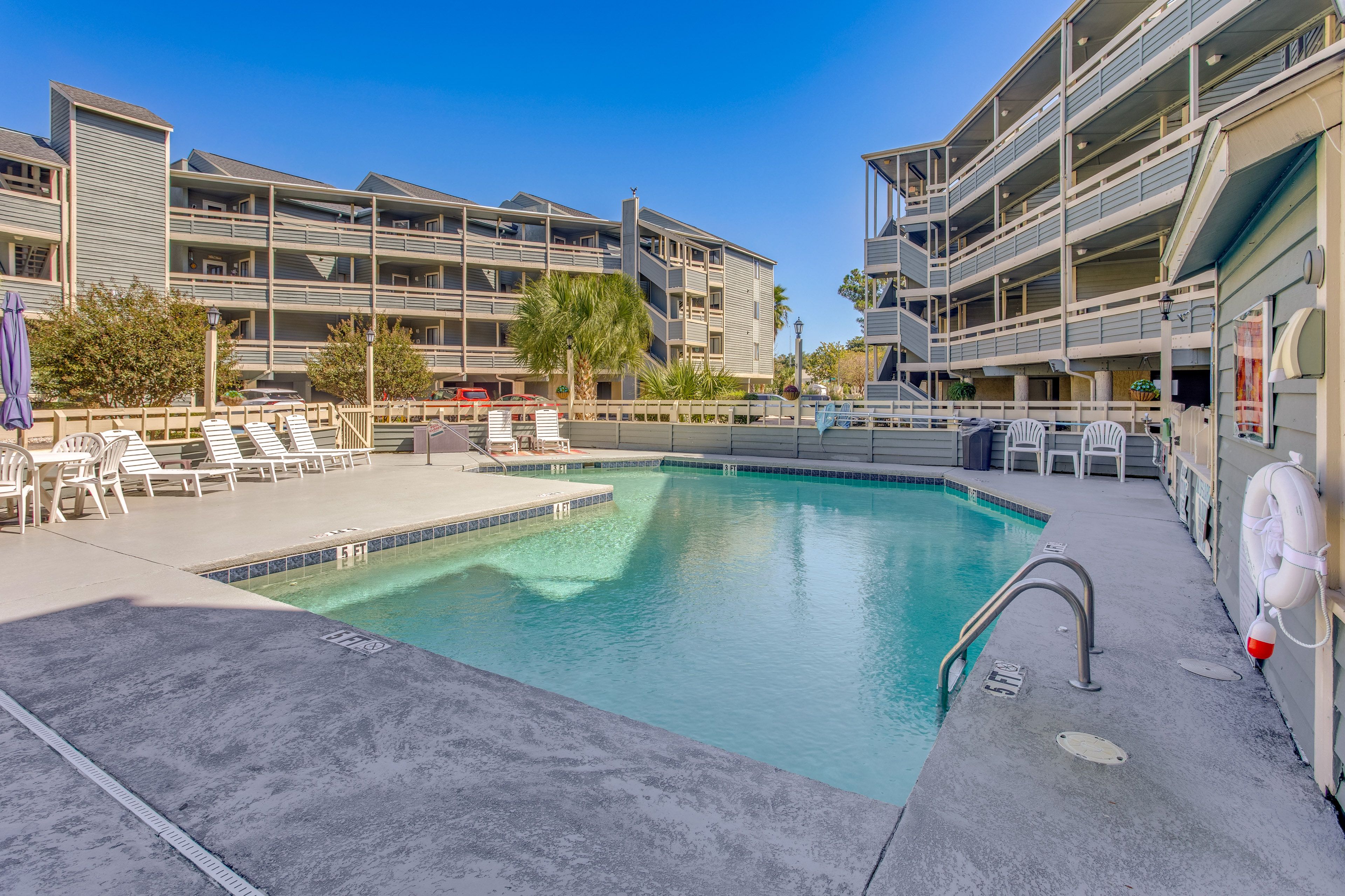 Golf Glenn Villas | Community Pool